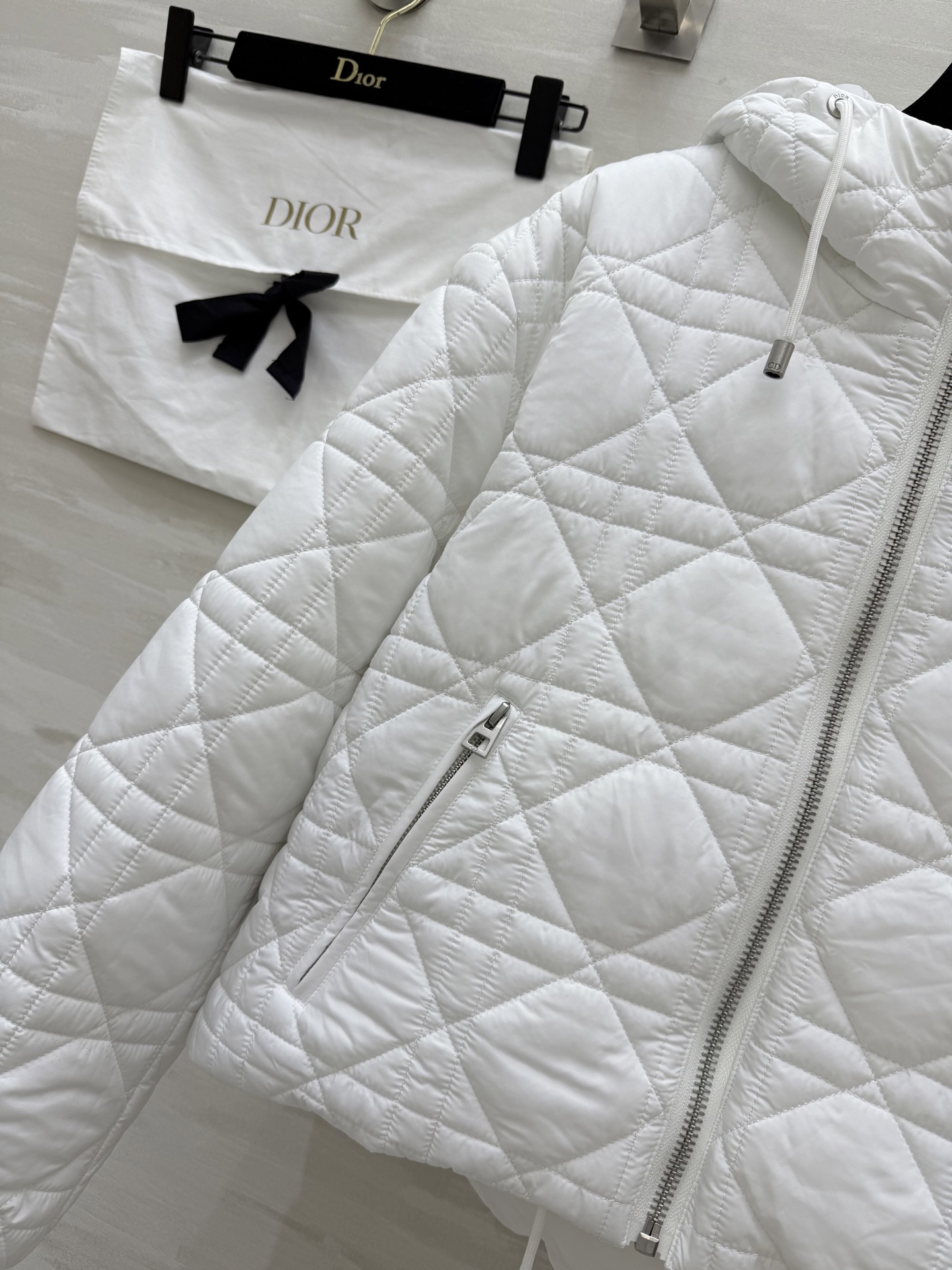 #DIO♡²⁵秋冬新款 戴妃藤格纹连帽羽绒服 内里填充90白鸭绒 超级保暖舒适 高级藤格纹设计 原版开发