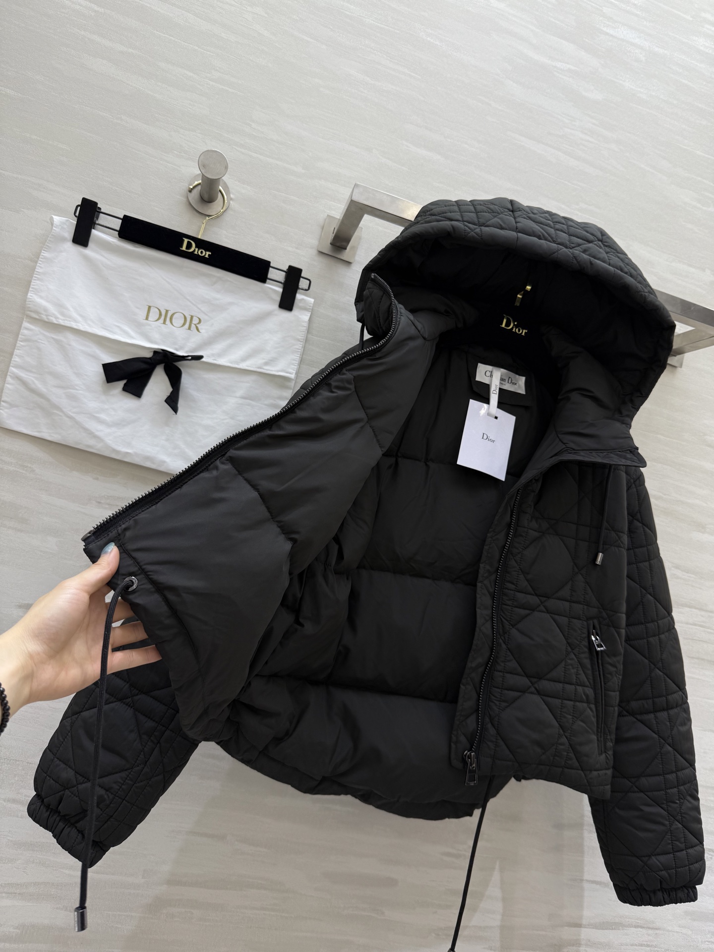 #DIO♡²⁵秋冬新款 戴妃藤格纹连帽羽绒服 内里填充90白鸭绒 超级保暖舒适 高级藤格纹设计 原版开发