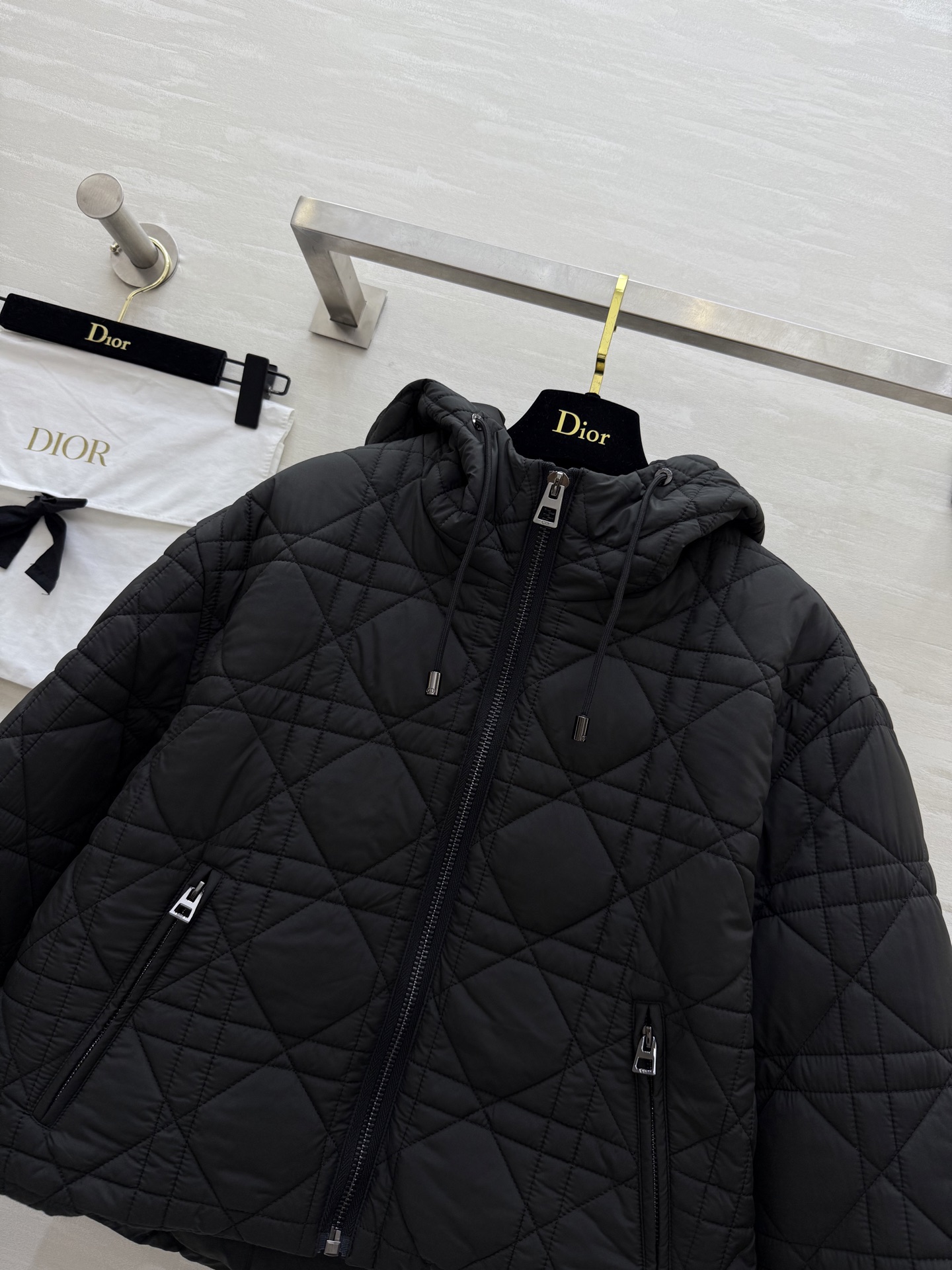 #DIO♡²⁵秋冬新款 戴妃藤格纹连帽羽绒服 内里填充90白鸭绒 超级保暖舒适 高级藤格纹设计 原版开发