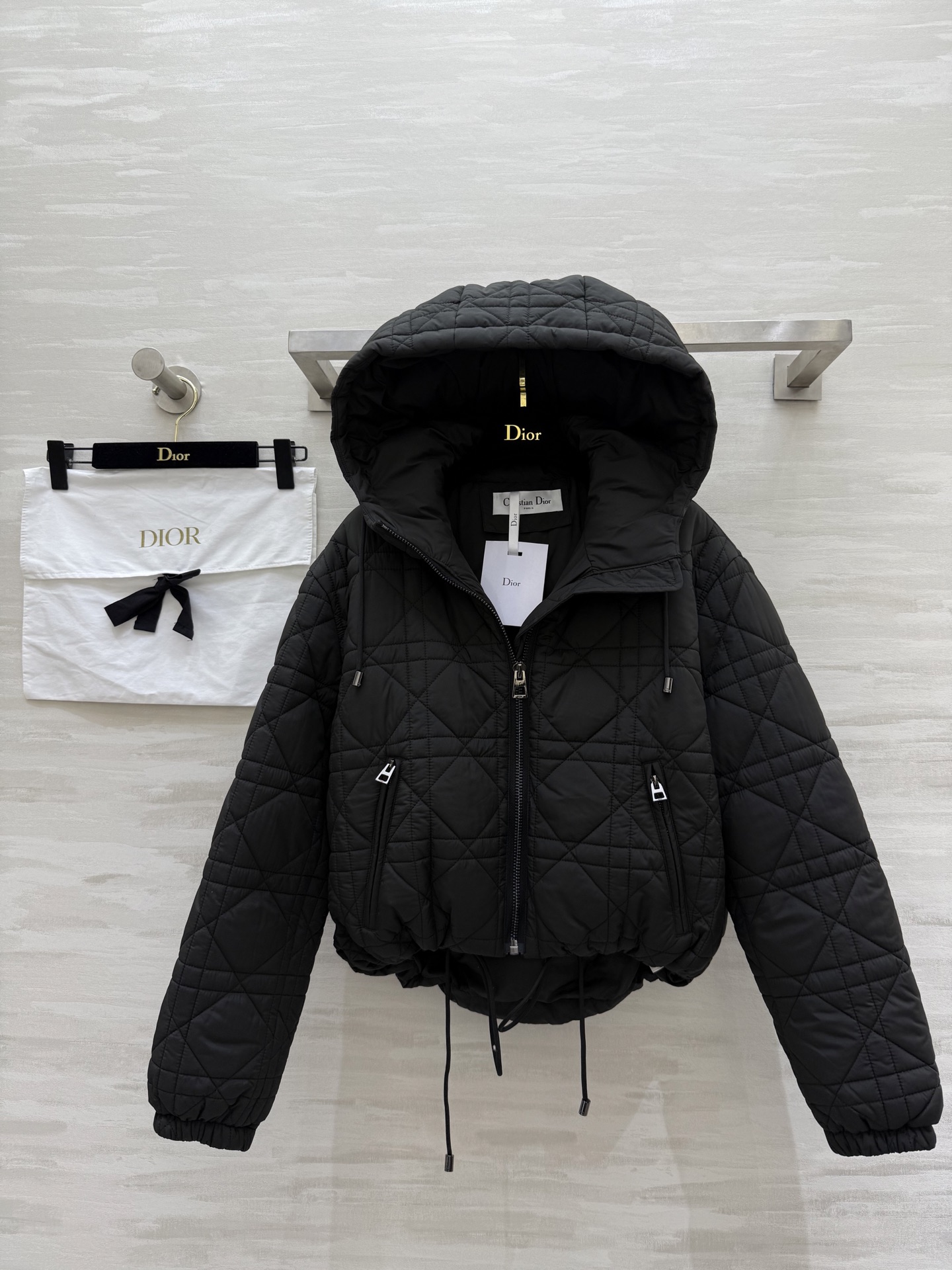 #DIO♡²⁵秋冬新款 戴妃藤格纹连帽羽绒服 内里填充90白鸭绒 超级保暖舒适 高级藤格纹设计 原版开发