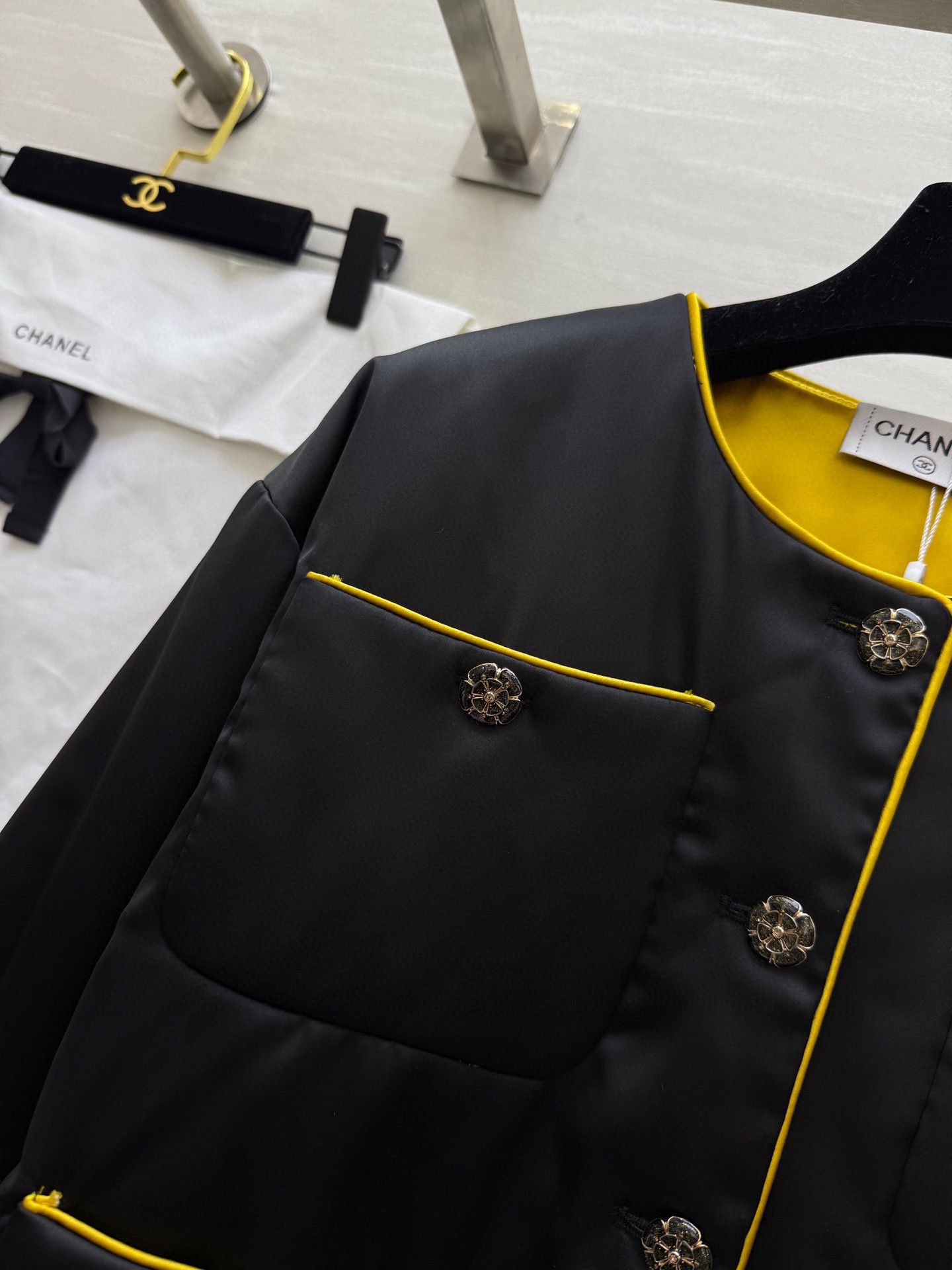 #Chane♡²⁵A高级手工坊 超级爆款 新中式风格薄款棉服 内里金色撞色 奢华缎面亲肤舒适 高品质 现