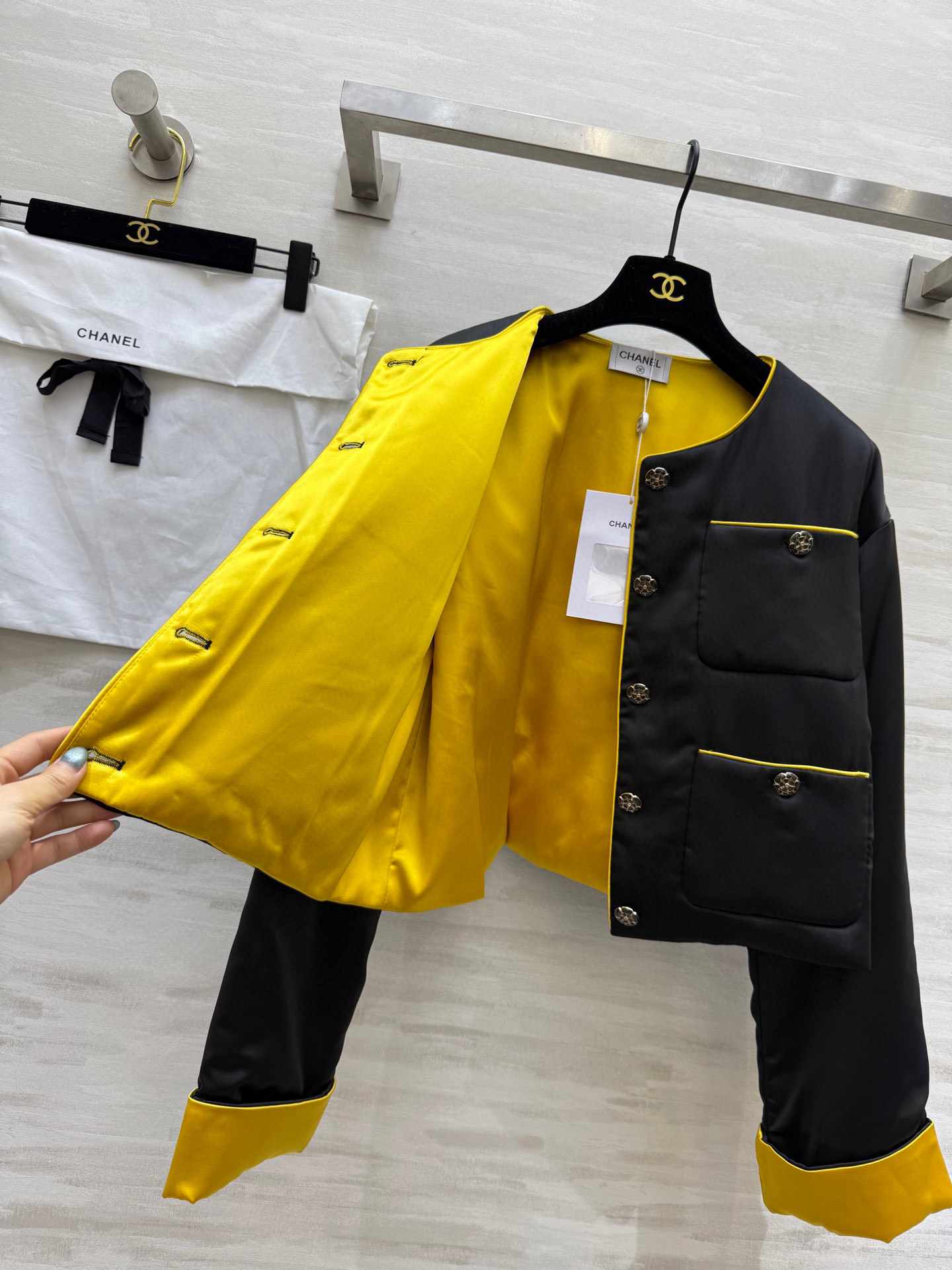 #Chane♡²⁵A高级手工坊 超级爆款 新中式风格薄款棉服 内里金色撞色 奢华缎面亲肤舒适 高品质 现