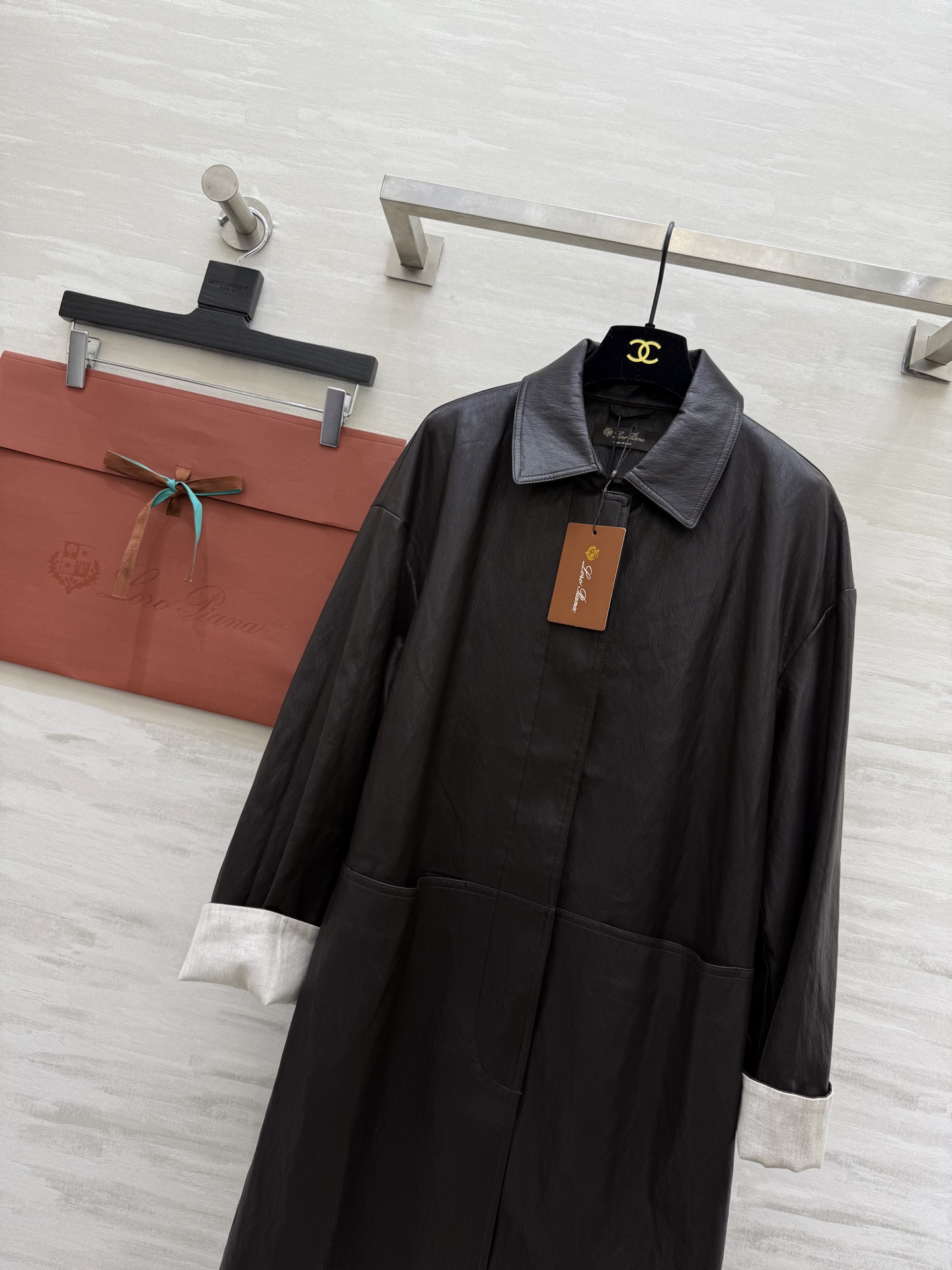 #lP🌹²⁵秋冬新款 老钱风 袖口拼接环保蛋白皮风衣外套 拼接白色袖口 简约又有细节感 宽松版型 轻便环