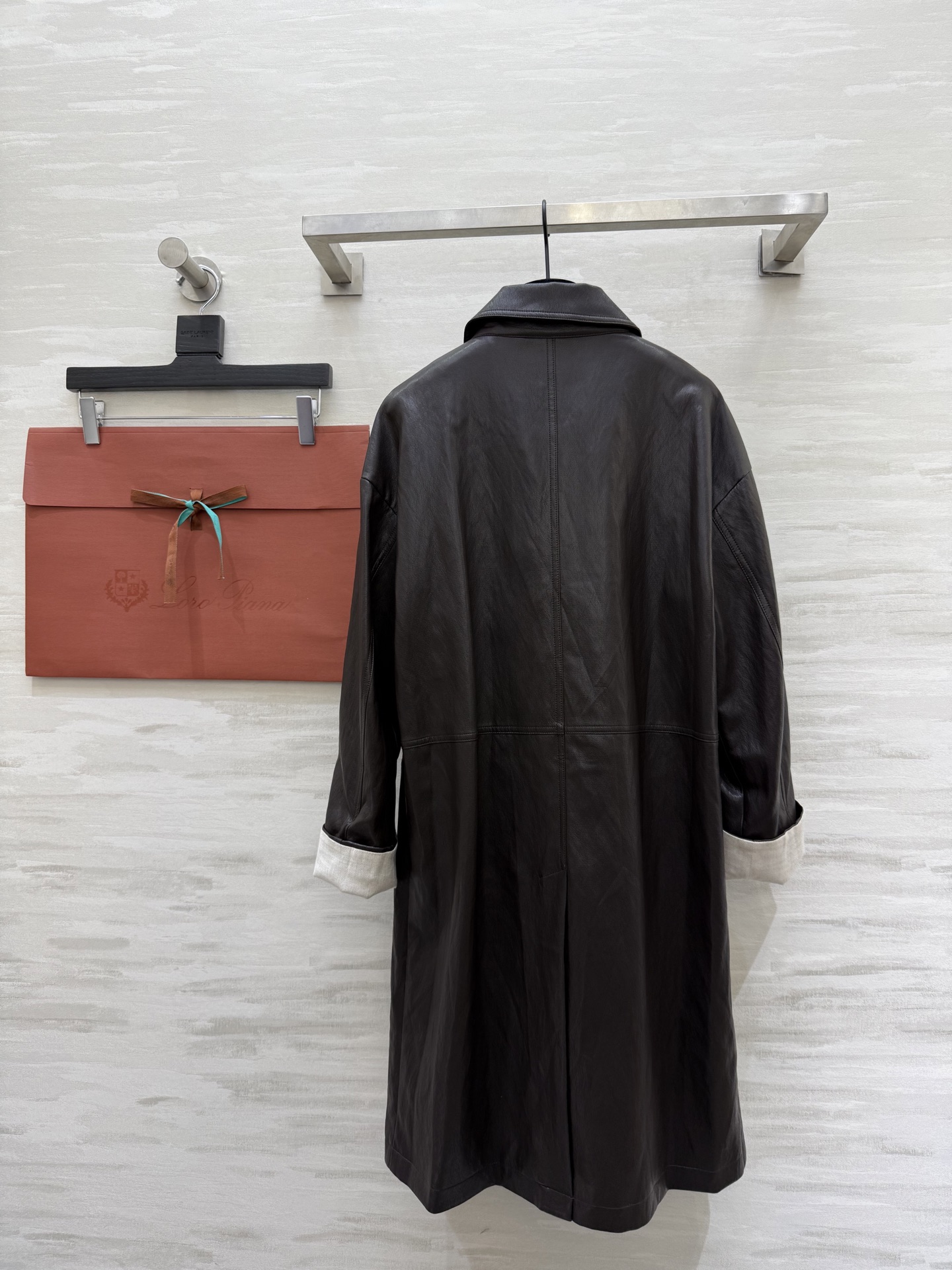 #lP🌹²⁵秋冬新款 老钱风 袖口拼接环保蛋白皮风衣外套 拼接白色袖口 简约又有细节感 宽松版型 轻便环