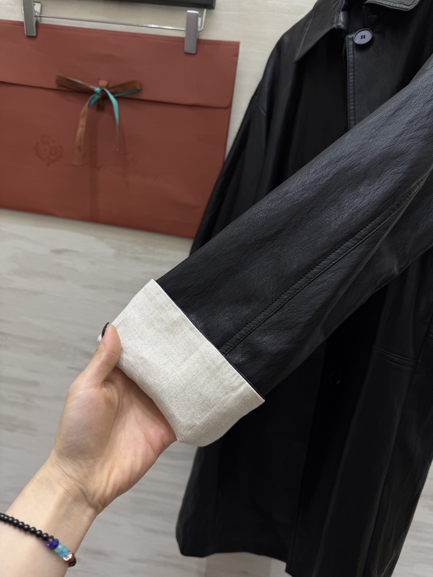 #lP🌹²⁵秋冬新款 老钱风 袖口拼接环保蛋白皮风衣外套 拼接白色袖口 简约又有细节感 宽松版型 轻便环