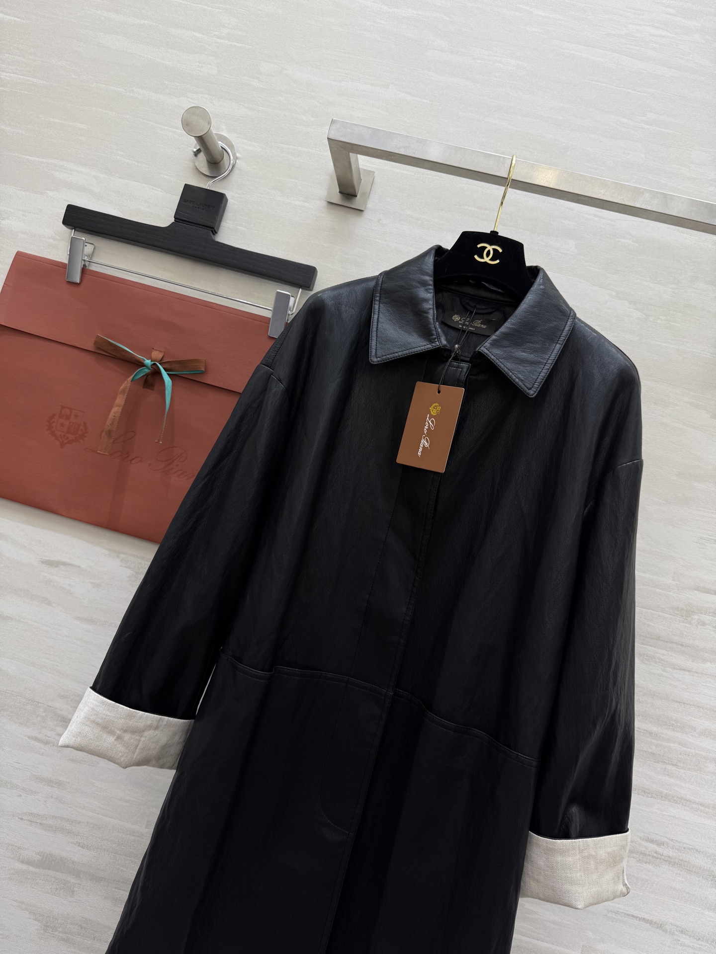 #lP🌹²⁵秋冬新款 老钱风 袖口拼接环保蛋白皮风衣外套 拼接白色袖口 简约又有细节感 宽松版型 轻便环