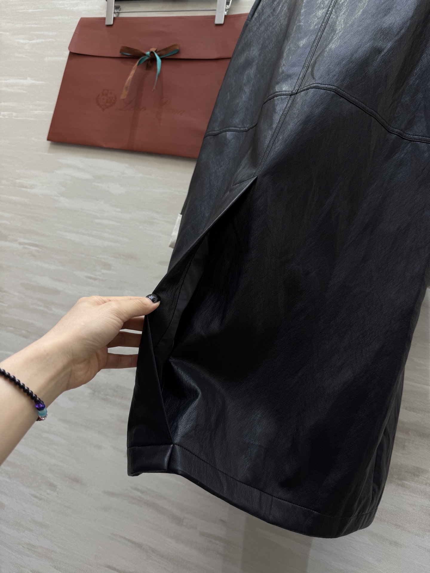 #lP🌹²⁵秋冬新款 老钱风 袖口拼接环保蛋白皮风衣外套 拼接白色袖口 简约又有细节感 宽松版型 轻便环