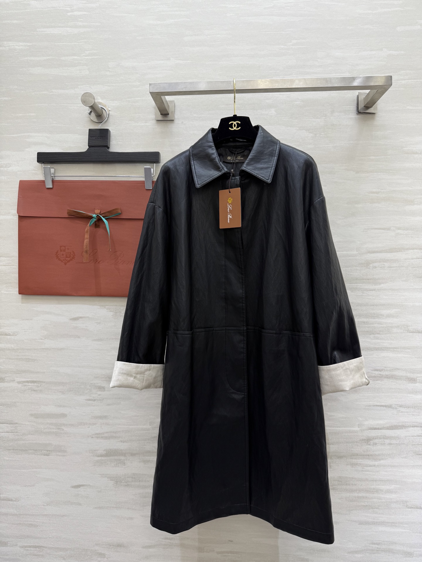 #lP🌹²⁵秋冬新款 老钱风 袖口拼接环保蛋白皮风衣外套 拼接白色袖口 简约又有细节感 宽松版型 轻便环