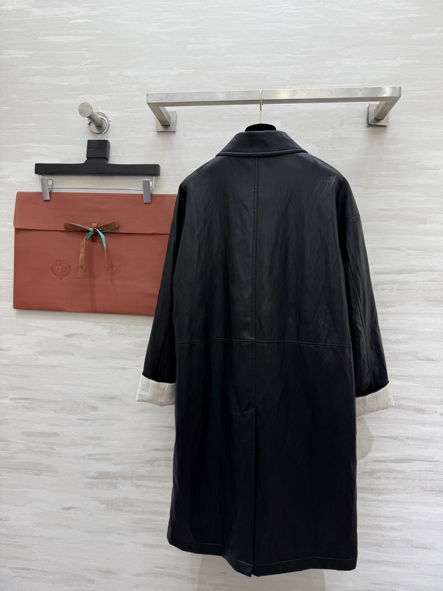 #lP🌹²⁵秋冬新款 老钱风 袖口拼接环保蛋白皮风衣外套 拼接白色袖口 简约又有细节感 宽松版型 轻便环