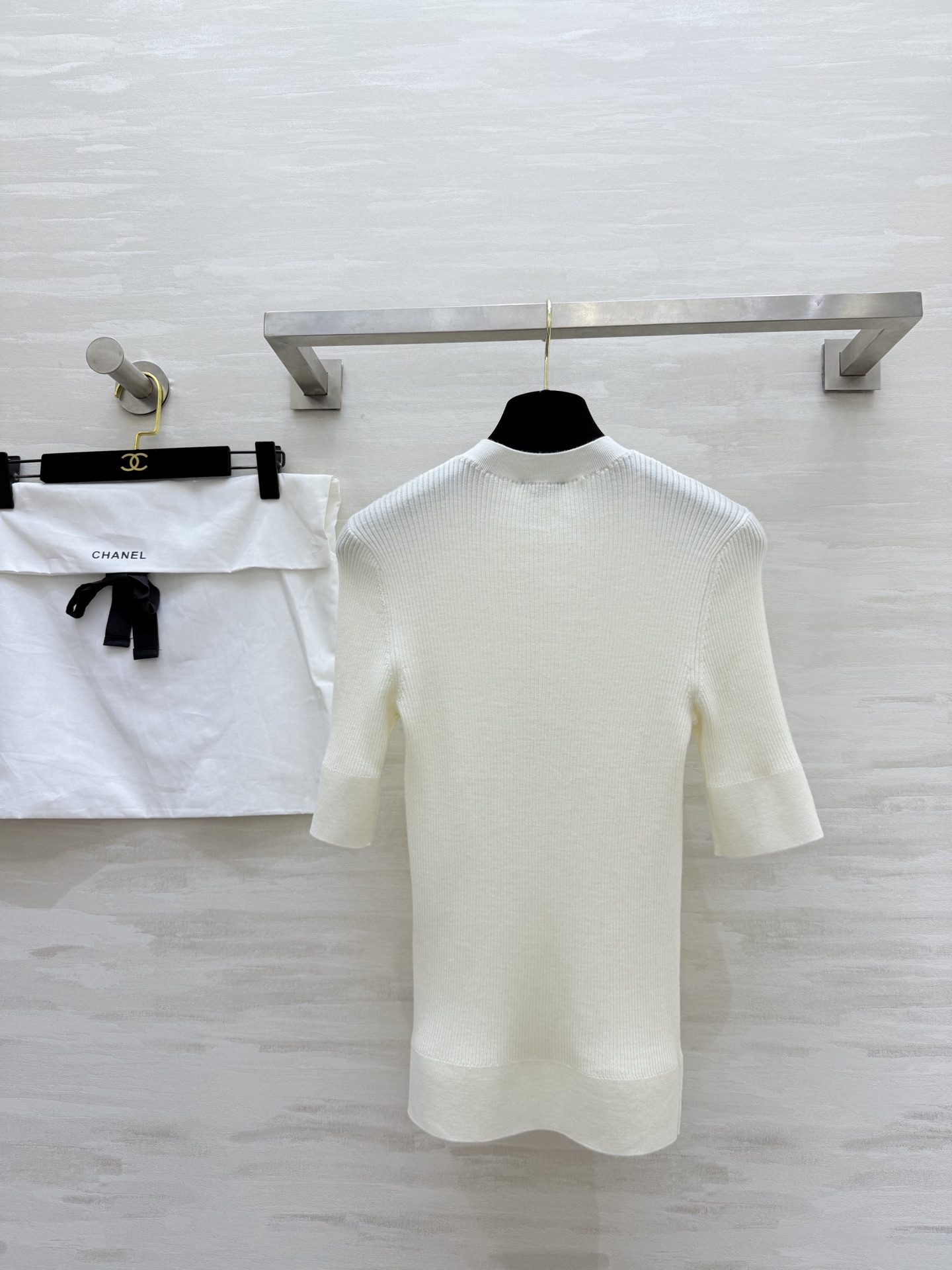 𝐶𝐻𝐴𝑁𝐸𝐿²⁵K 蝴蝶结毛衣 弹力修身显瘦 下摆双C扣点缀 自上而下的蝴蝶结装饰 温柔气质 甜美减龄 