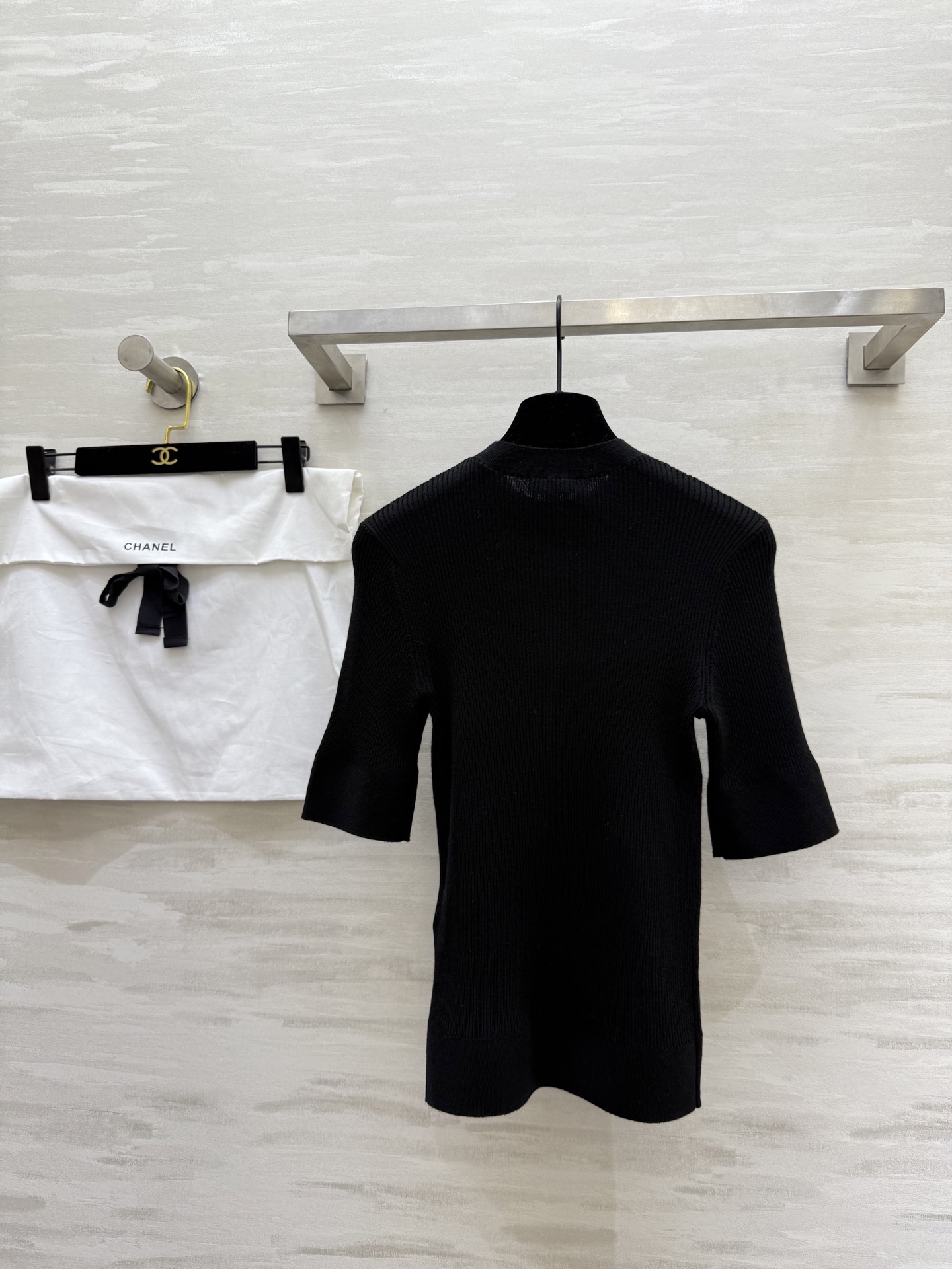 𝐶𝐻𝐴𝑁𝐸𝐿²⁵K 蝴蝶结毛衣 弹力修身显瘦 下摆双C扣点缀 自上而下的蝴蝶结装饰 温柔气质 甜美减龄 