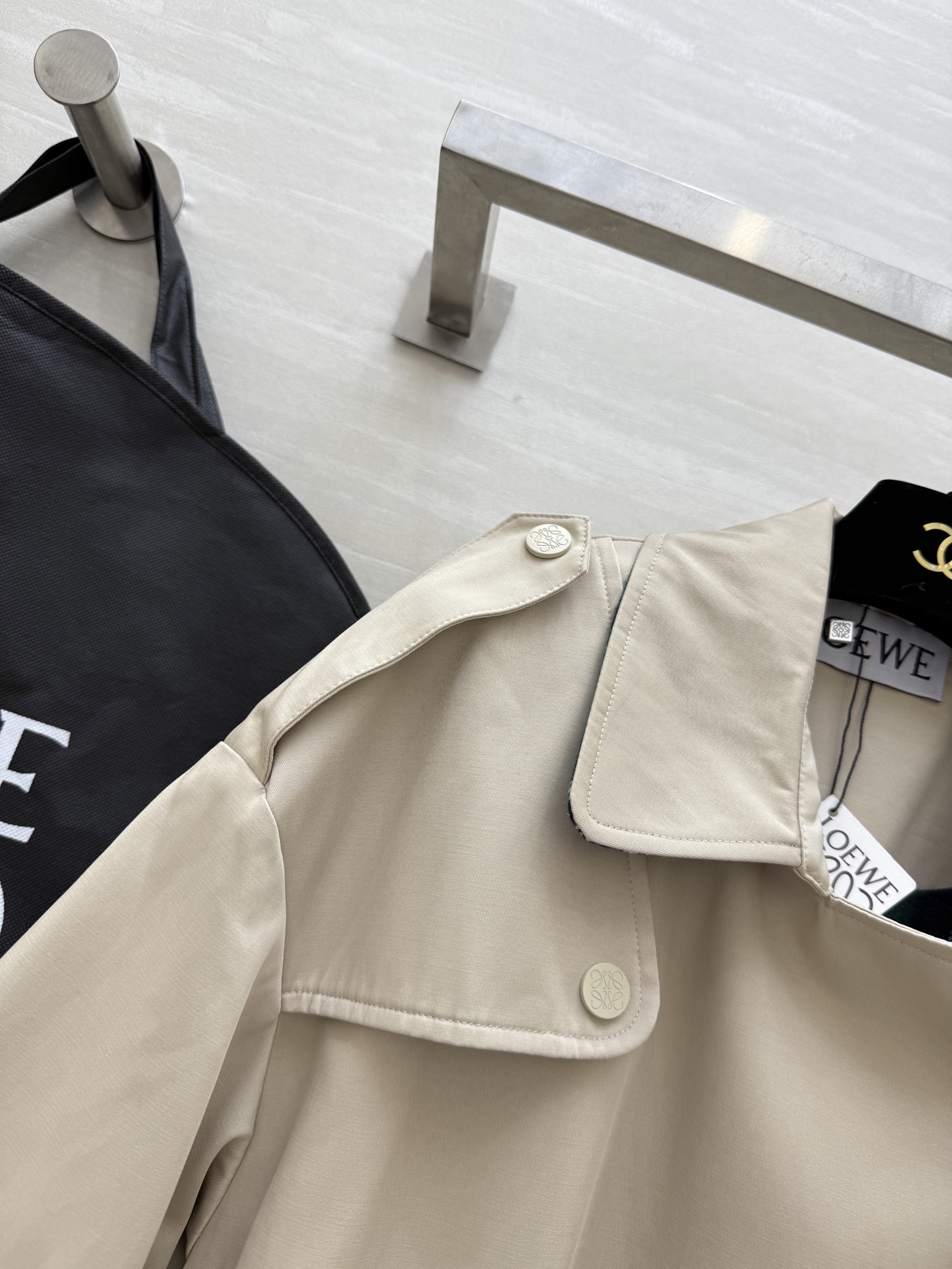 #Loew♡²⁵秋冬新款 极简风风衣外套 高品质定制 现货首发size：S/M/L（s码肩宽：55，胸围