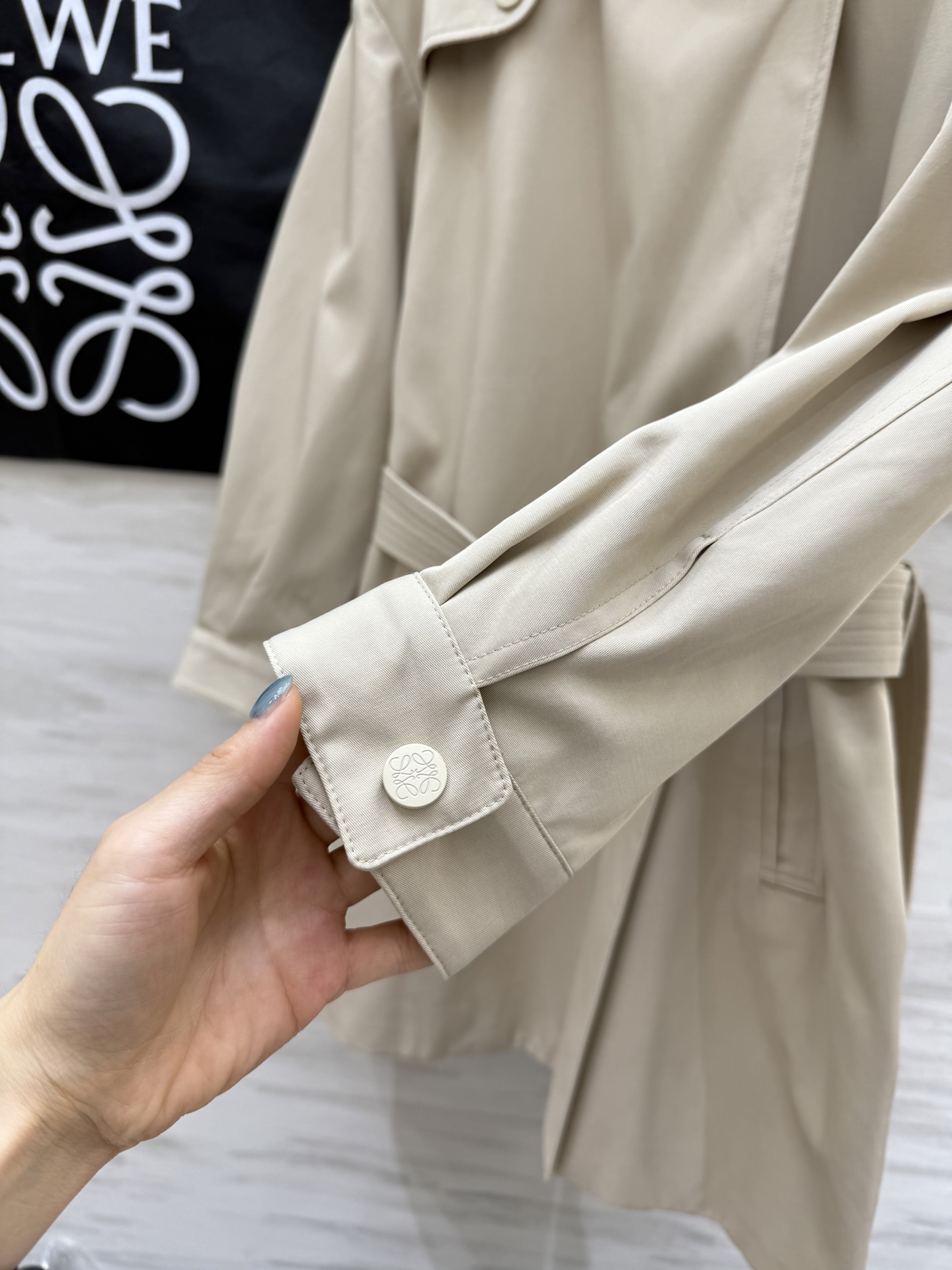 #Loew♡²⁵秋冬新款 极简风风衣外套 高品质定制 现货首发size：S/M/L（s码肩宽：55，胸围