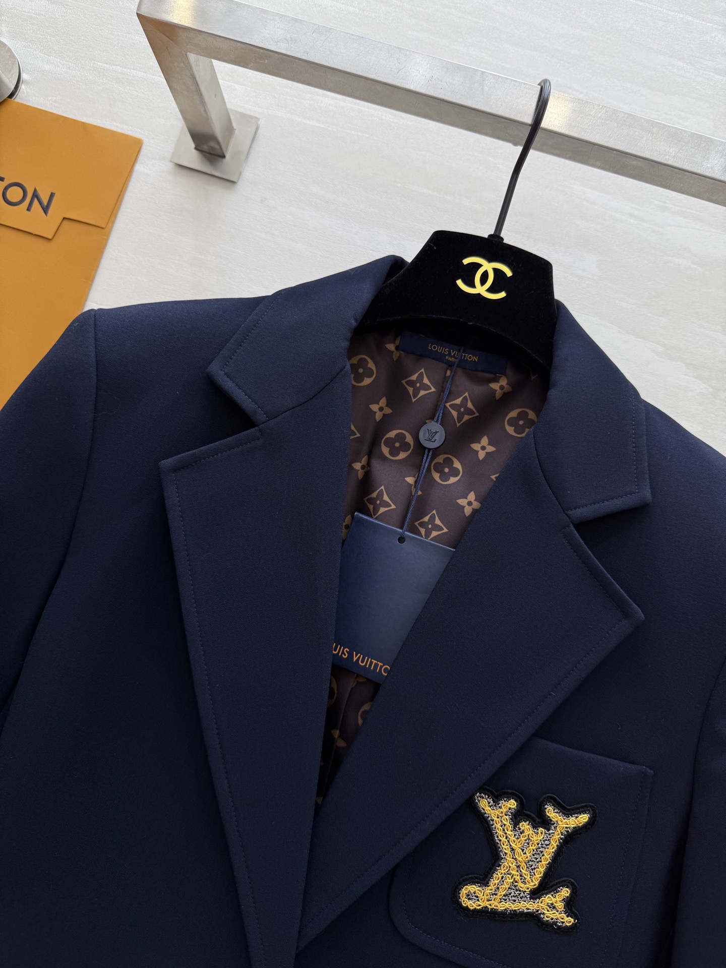 #Lv²⁵秋冬新款 羊毛西装外套 高品质定制 现货首发size：S/M/L/XL（M码肩宽：39，胸围：