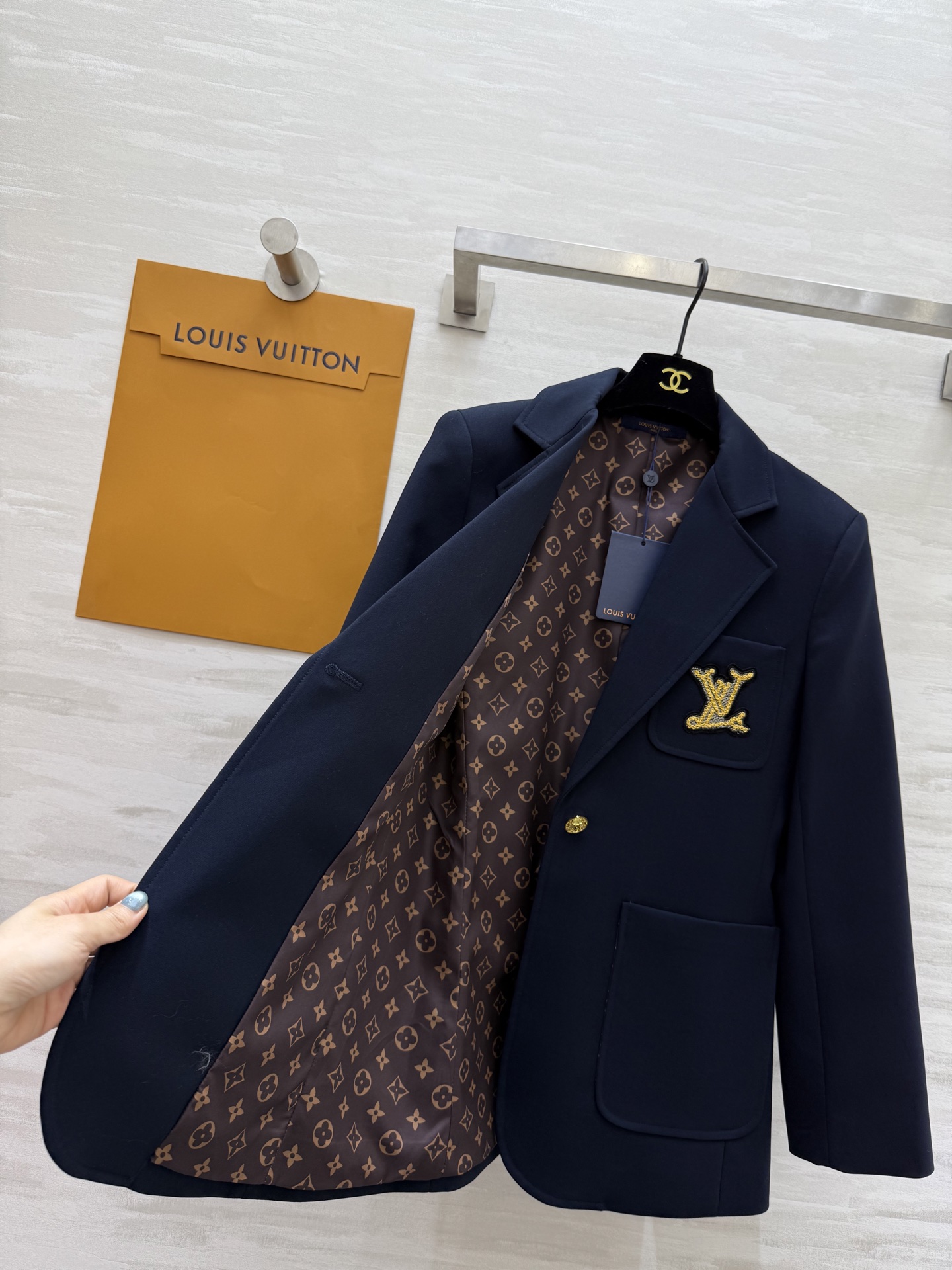 #Lv²⁵秋冬新款 羊毛西装外套 高品质定制 现货首发size：S/M/L/XL（M码肩宽：39，胸围：