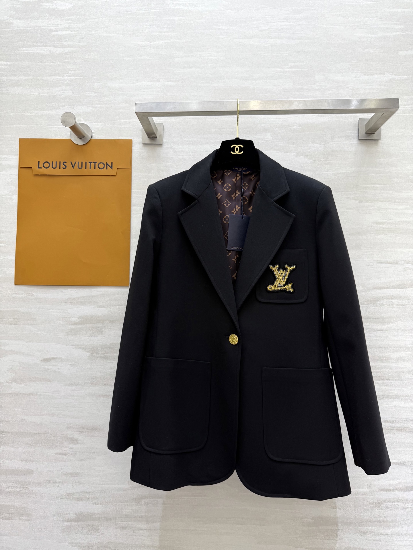 #Lv²⁵秋冬新款 羊毛西装外套 高品质定制 现货首发size：S/M/L/XL（M码肩宽：39，胸围：