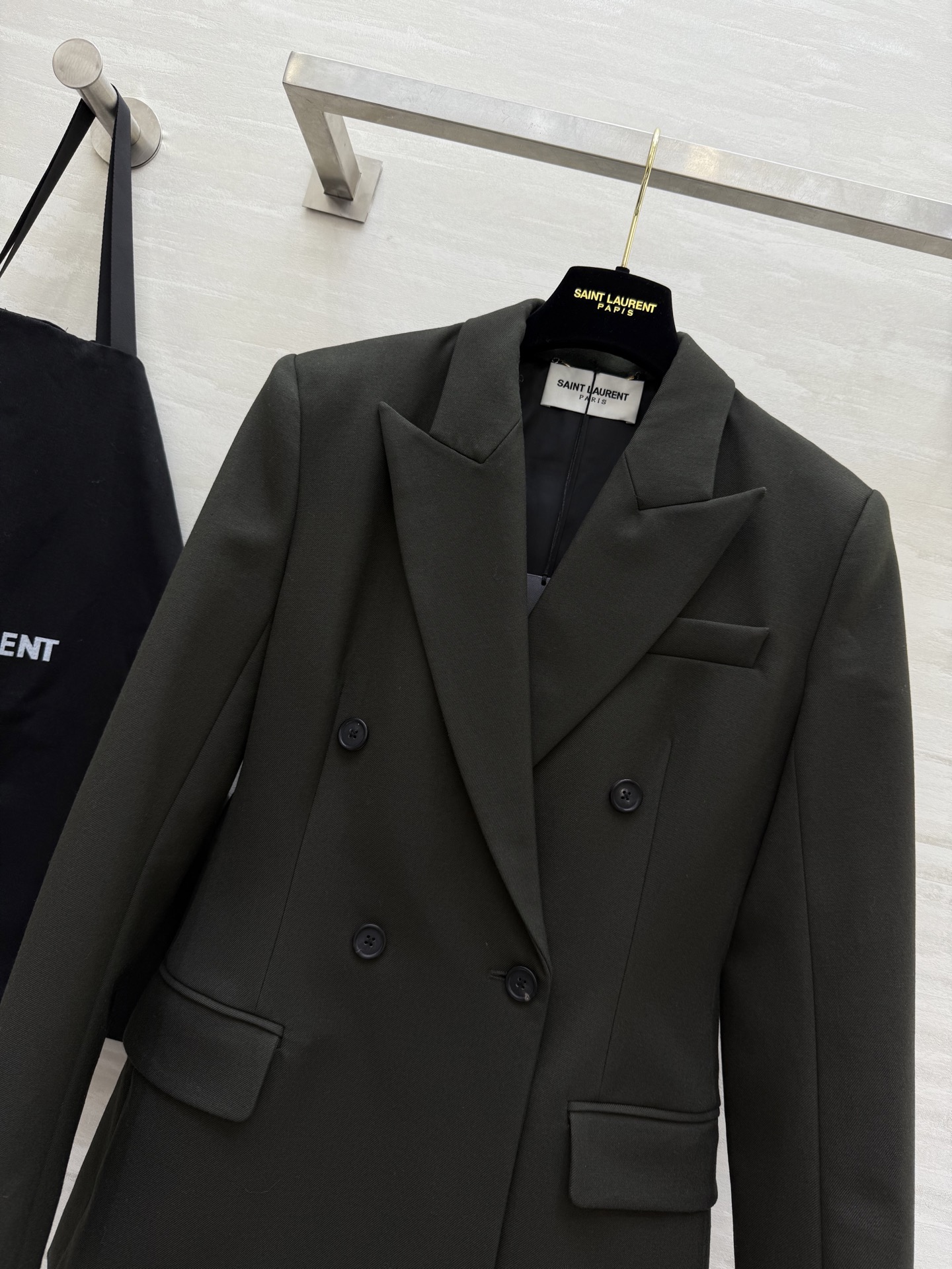 #ysl²⁵秋冬新款 本季最佳财阀千金单品 娜扎同款羊毛华达呢西装 独家开发定制 羊毛面料质感挺阔有型 