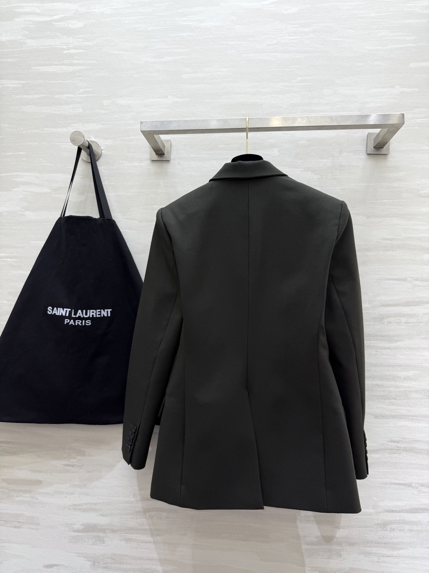 #ysl²⁵秋冬新款 本季最佳财阀千金单品 娜扎同款羊毛华达呢西装 独家开发定制 羊毛面料质感挺阔有型 