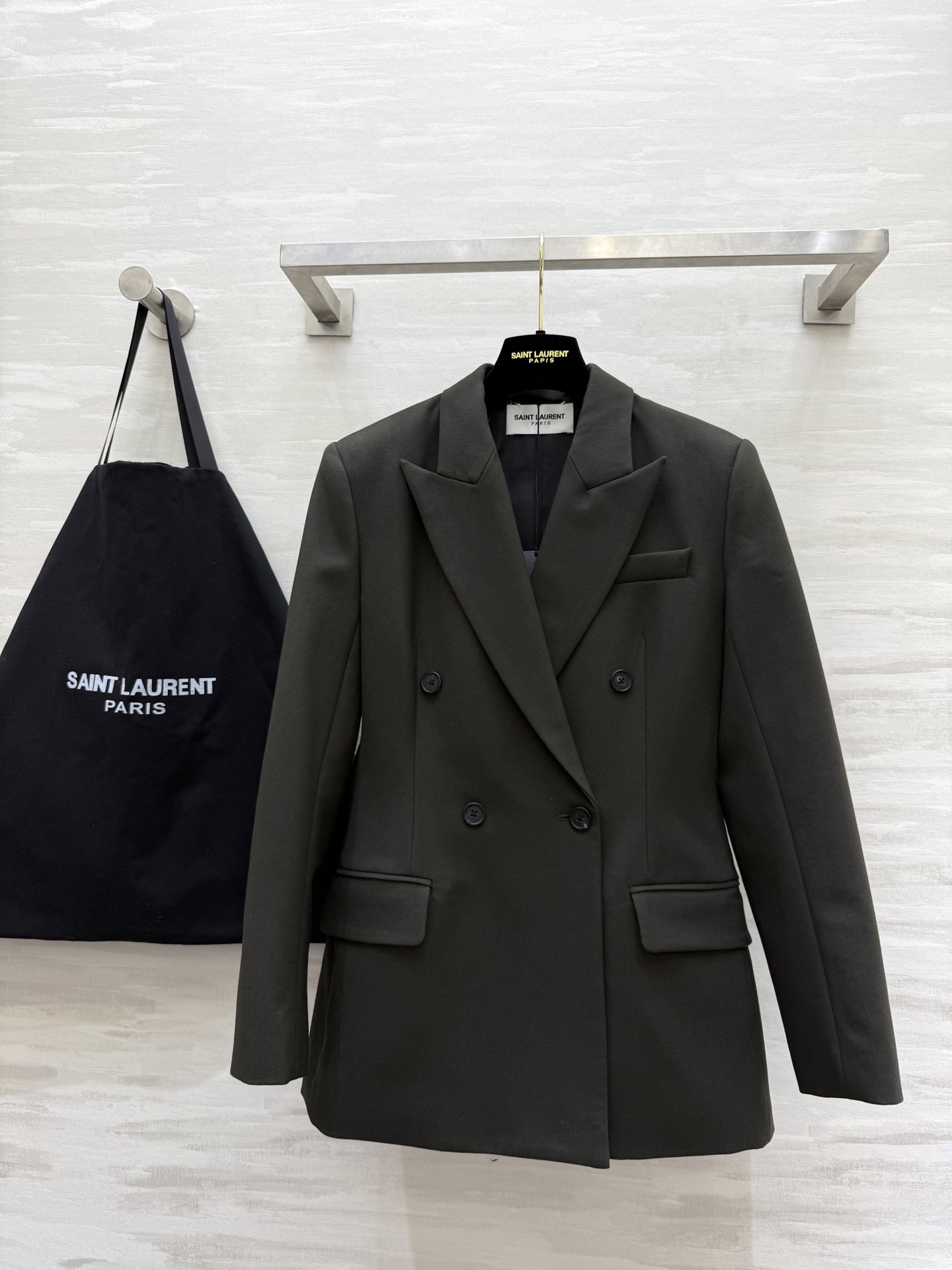 #ysl²⁵秋冬新款 本季最佳财阀千金单品 娜扎同款羊毛华达呢西装 独家开发定制 羊毛面料质感挺阔有型 