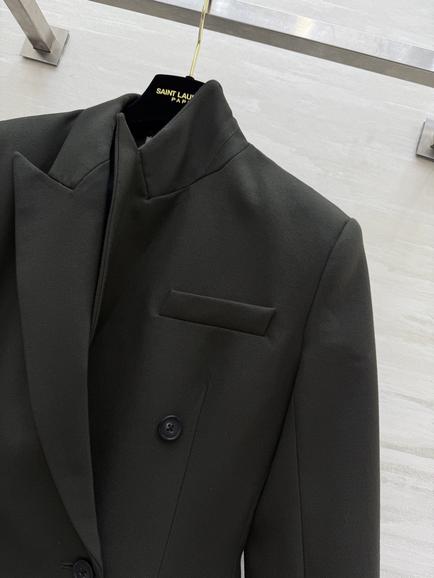 #ysl²⁵秋冬新款 本季最佳财阀千金单品 娜扎同款羊毛华达呢西装 独家开发定制 羊毛面料质感挺阔有型 