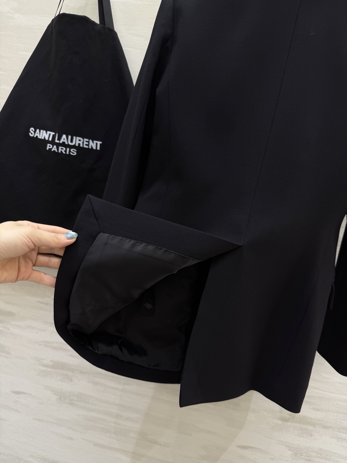 #ysl²⁵秋冬新款 本季最佳财阀千金单品 娜扎同款羊毛华达呢西装 独家开发定制 羊毛面料质感挺阔有型 