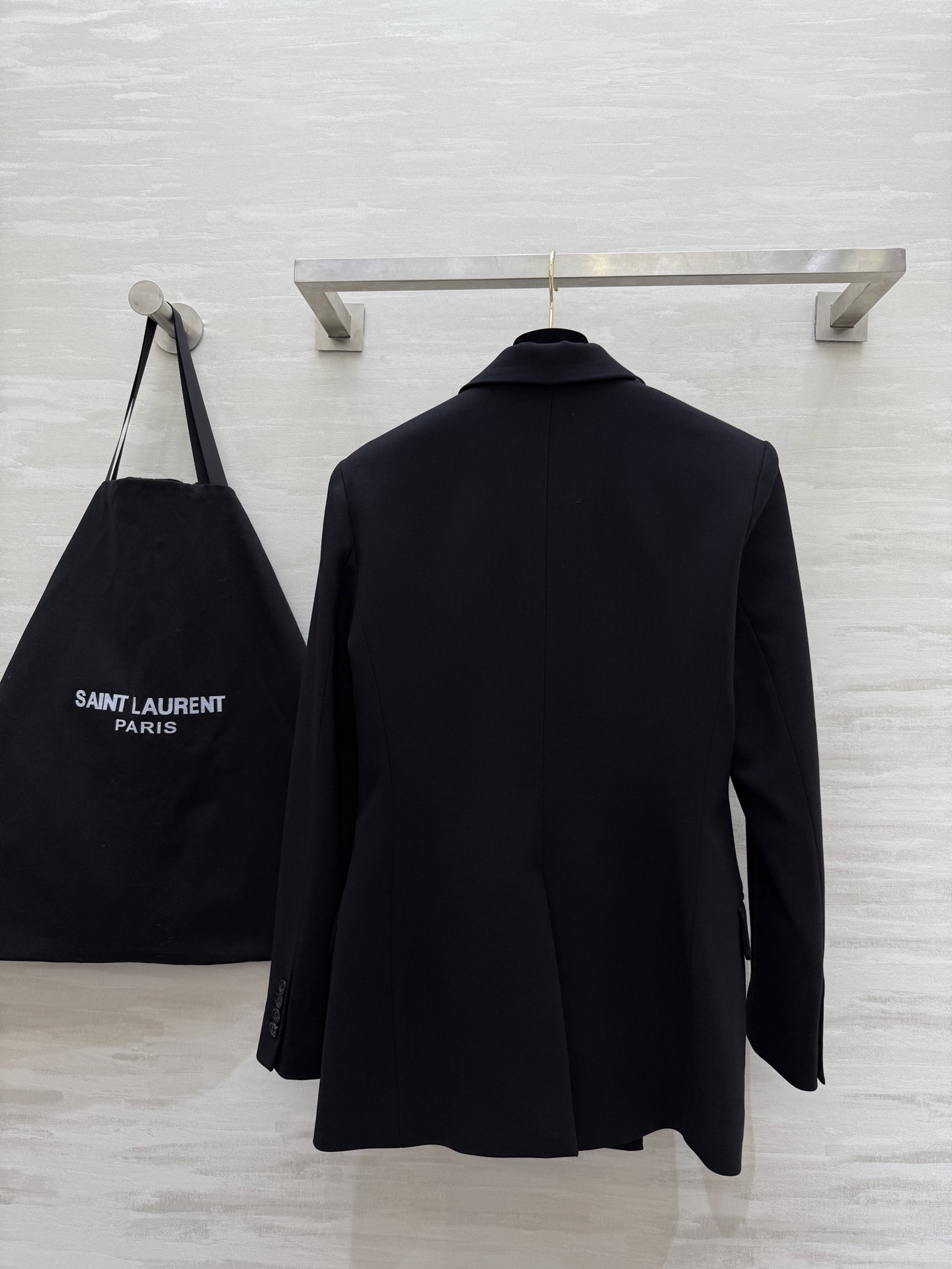 #ysl²⁵秋冬新款 本季最佳财阀千金单品 娜扎同款羊毛华达呢西装 独家开发定制 羊毛面料质感挺阔有型 