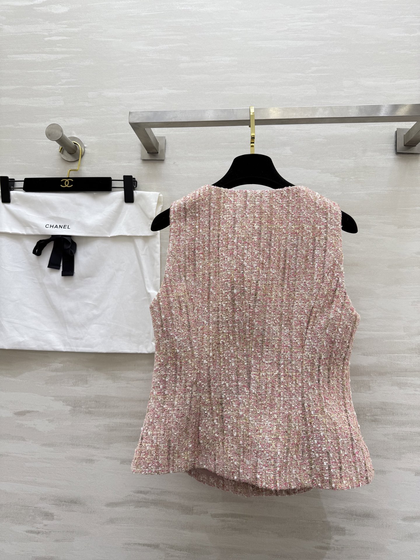 #Chane♡²⁵秋冬新款 粗花呢马甲 经典无袖设计+V领 优雅又复古 粗花呢材质柔软亲肤 细腻有质感 