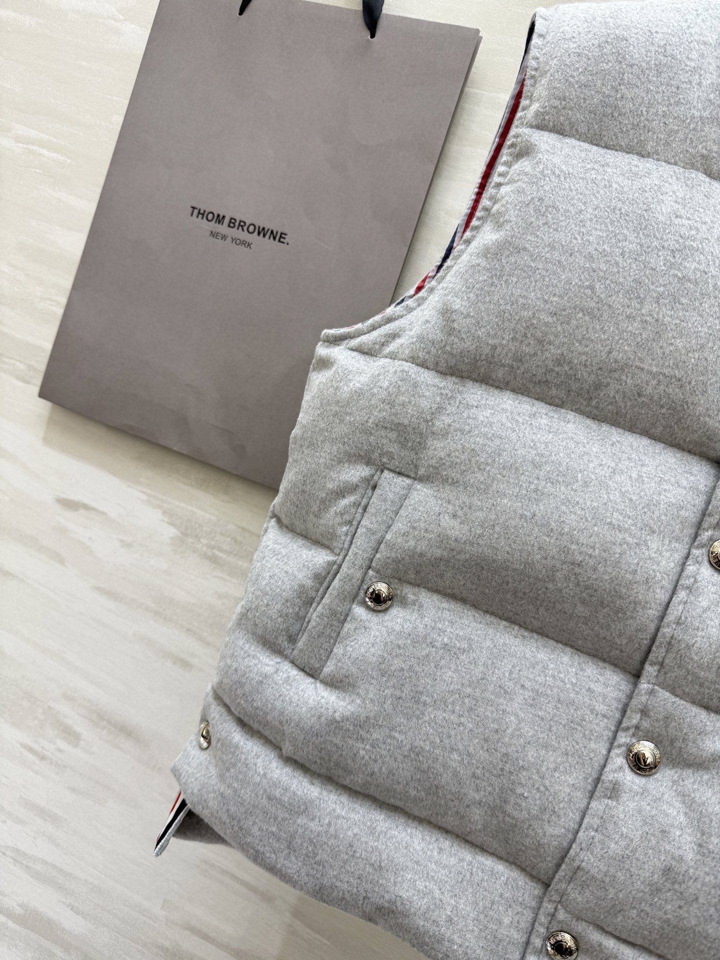 #TB²⁵汤姆布朗²⁵秋冬新款 白鹅绒马甲外套 内里填充90白鹅绒 外层羊毛保暖舒适 高品质定制 现货首