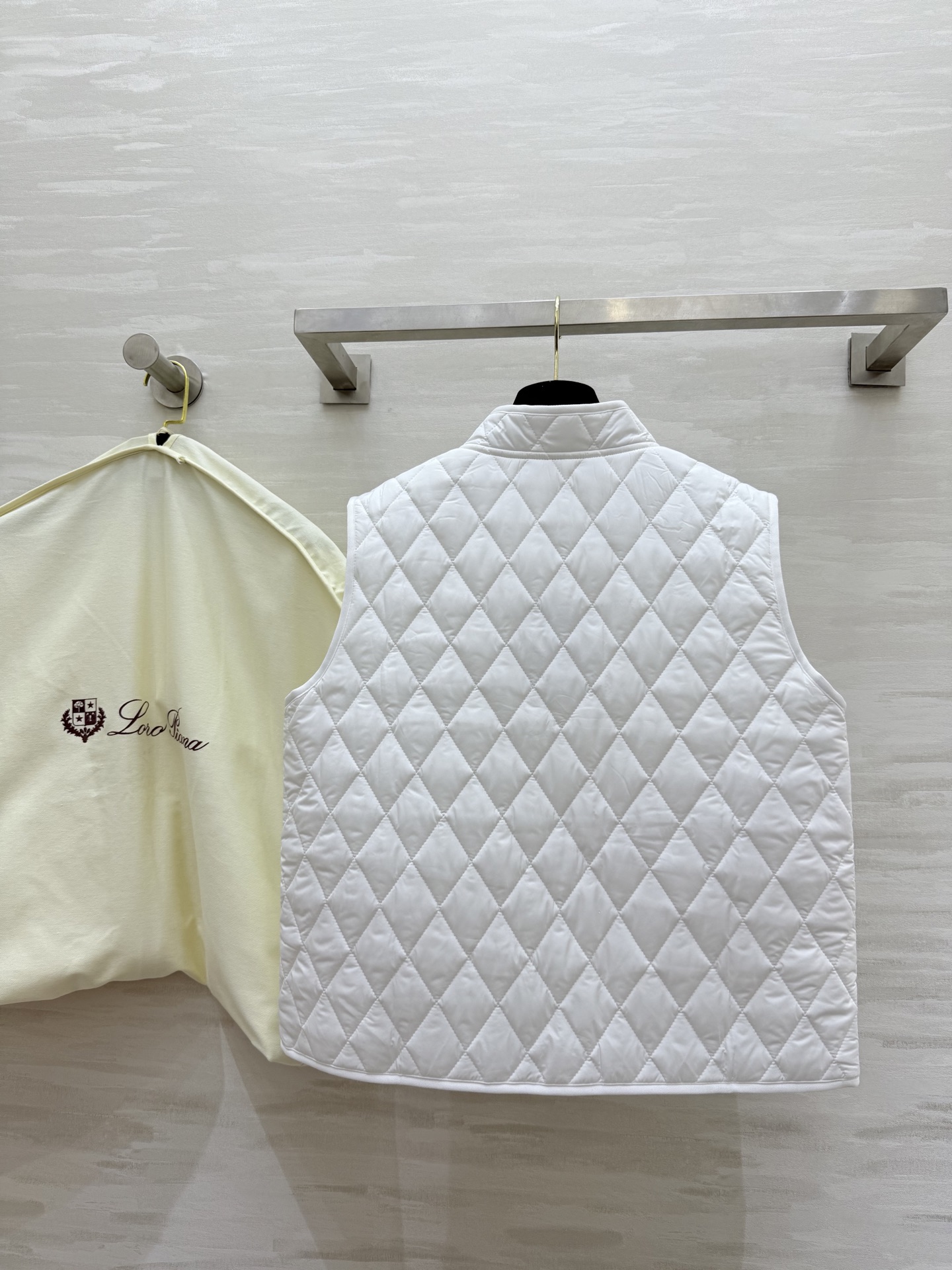 #lP🌹²⁵秋冬新款 菱格夹棉马甲外套 内里夹棉保暖舒适 logo刺绣🪡精致高级 高品质 现货首发siz