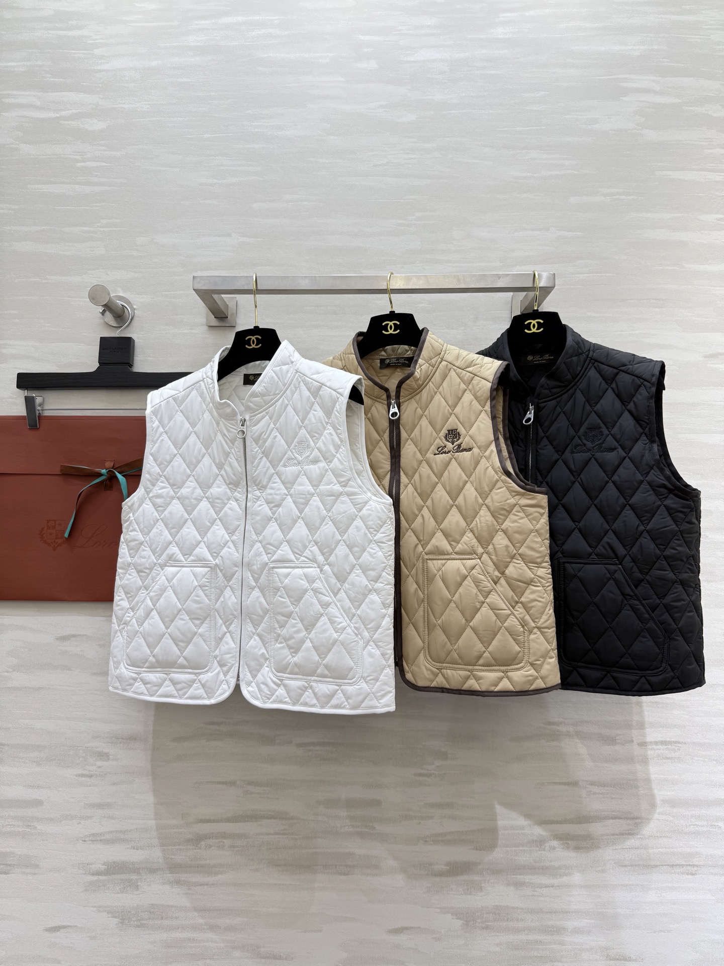 #lP🌹²⁵秋冬新款 菱格夹棉马甲外套 内里夹棉保暖舒适 logo刺绣🪡精致高级 高品质 现货首发siz