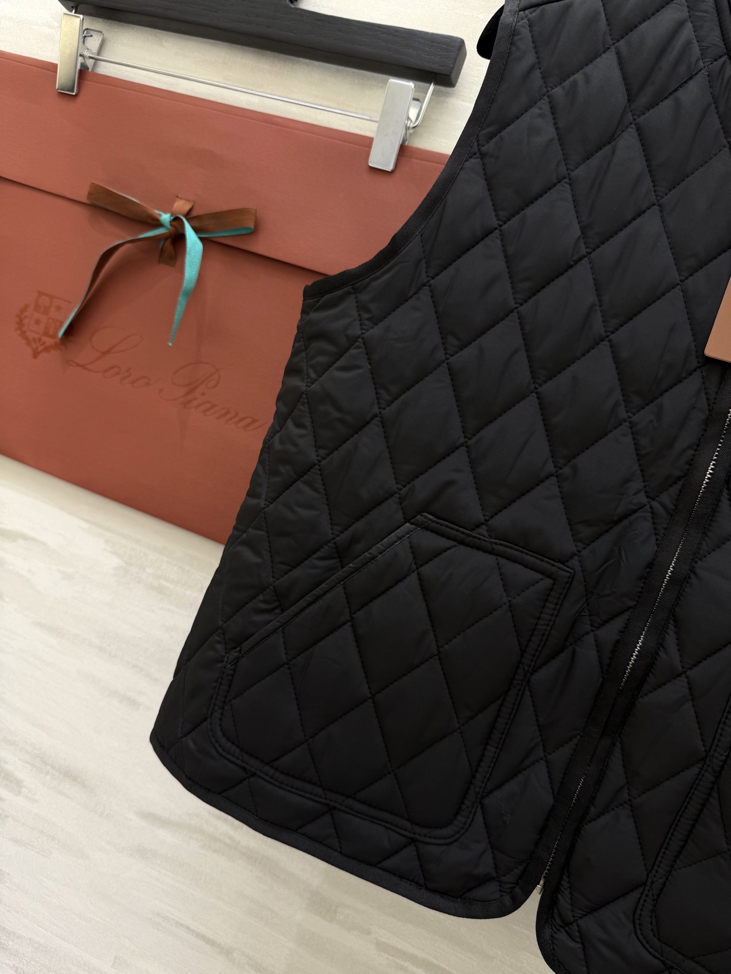 #lP🌹²⁵秋冬新款 菱格夹棉马甲外套 内里夹棉保暖舒适 logo刺绣🪡精致高级 高品质 现货首发siz