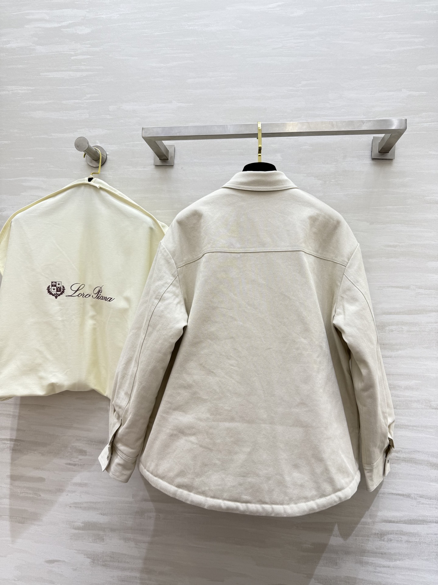 #lP🌹²⁵秋冬新款 衬衣式棉服外套 内里夹棉保暖舒适 衬衣式设计松弛有度 高品质 现货首发size：S