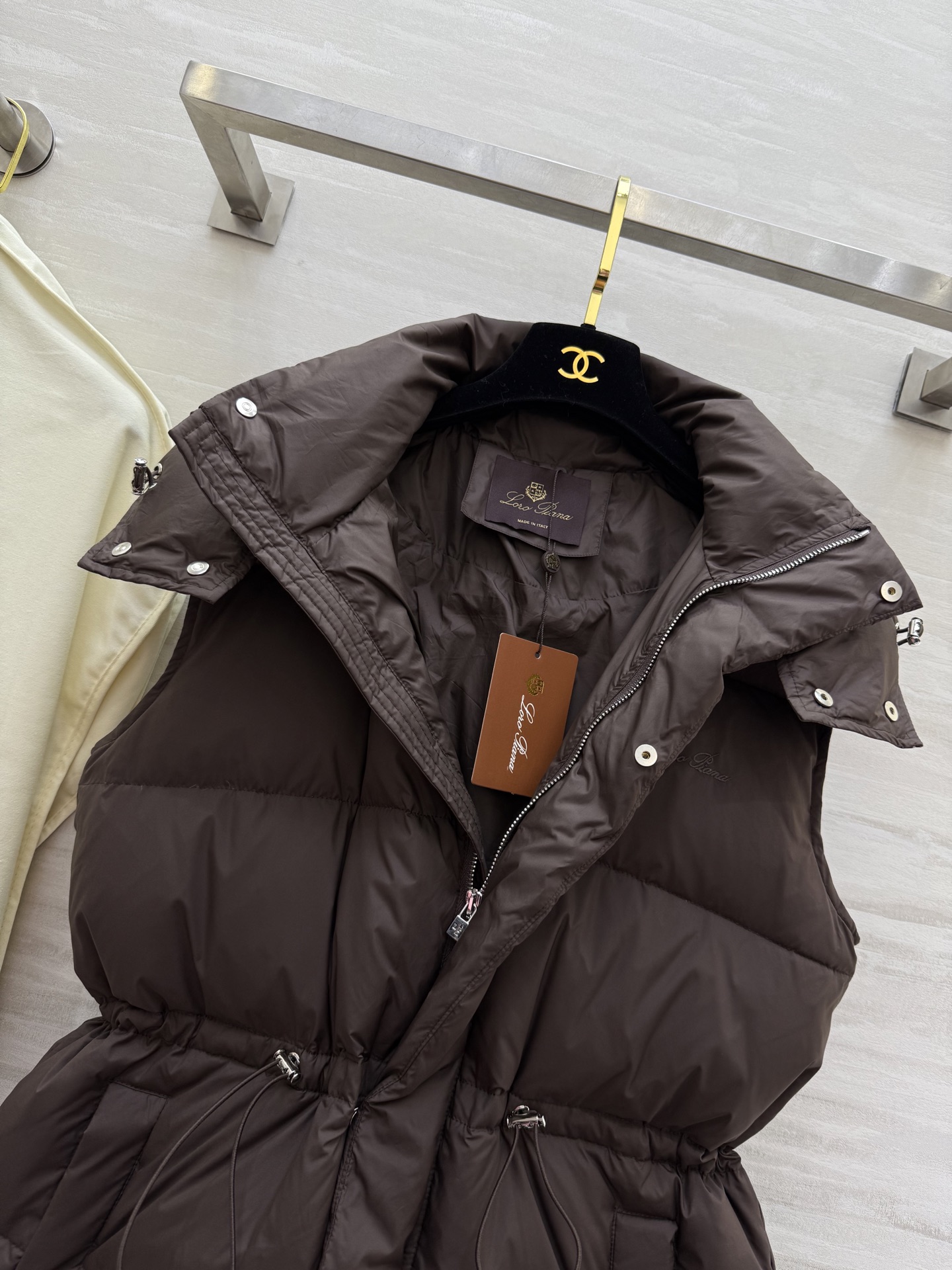 #Loro pian♡²⁵｜秋冬新款 连帽羽绒马甲外套 内里填充90国标白鸭绒 前襟logo刺绣🪡精致高