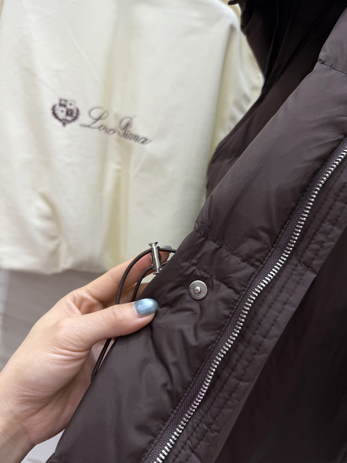 #Loro pian♡²⁵｜秋冬新款 连帽羽绒马甲外套 内里填充90国标白鸭绒 前襟logo刺绣🪡精致高