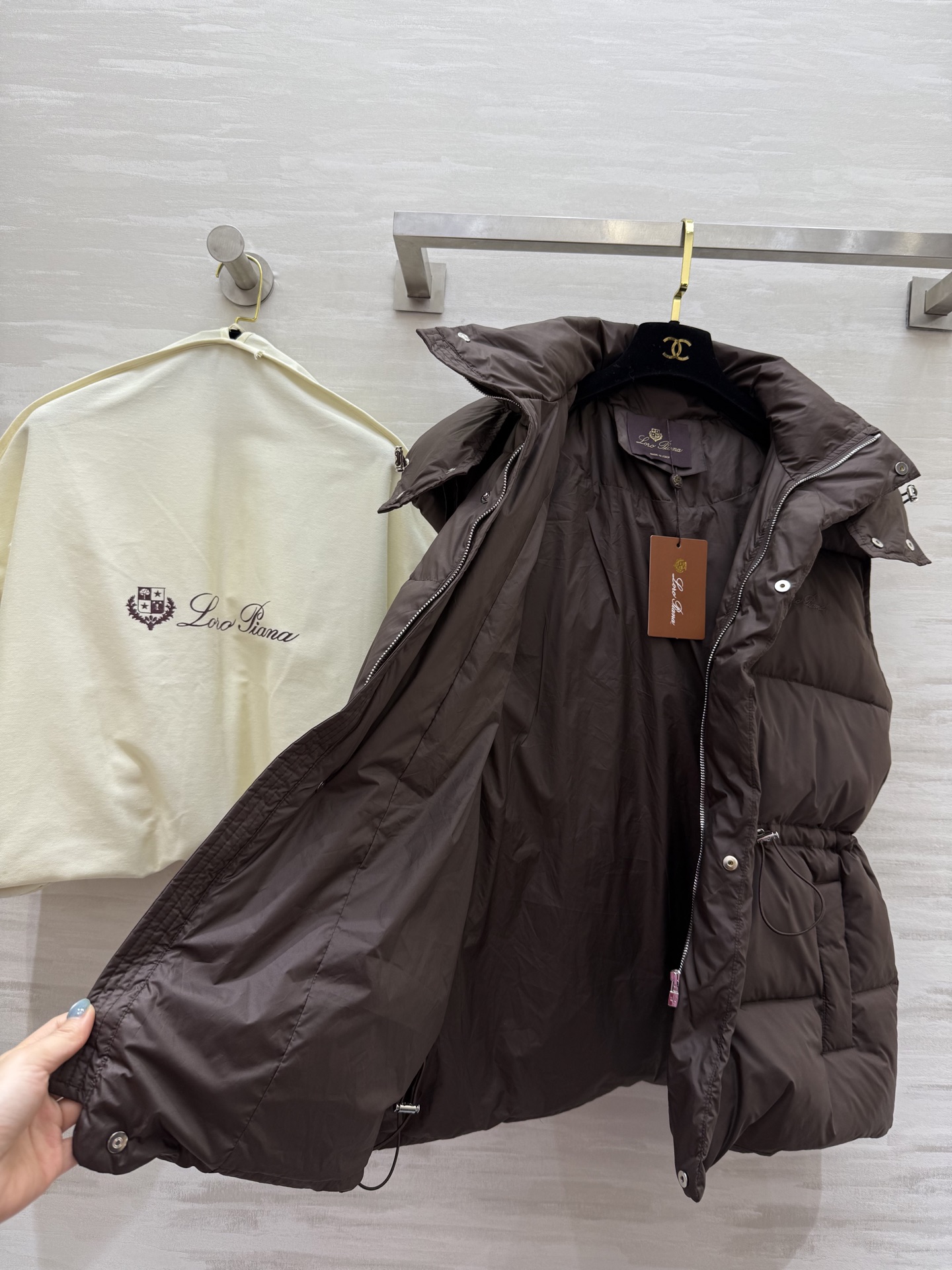 #Loro pian♡²⁵｜秋冬新款 连帽羽绒马甲外套 内里填充90国标白鸭绒 前襟logo刺绣🪡精致高