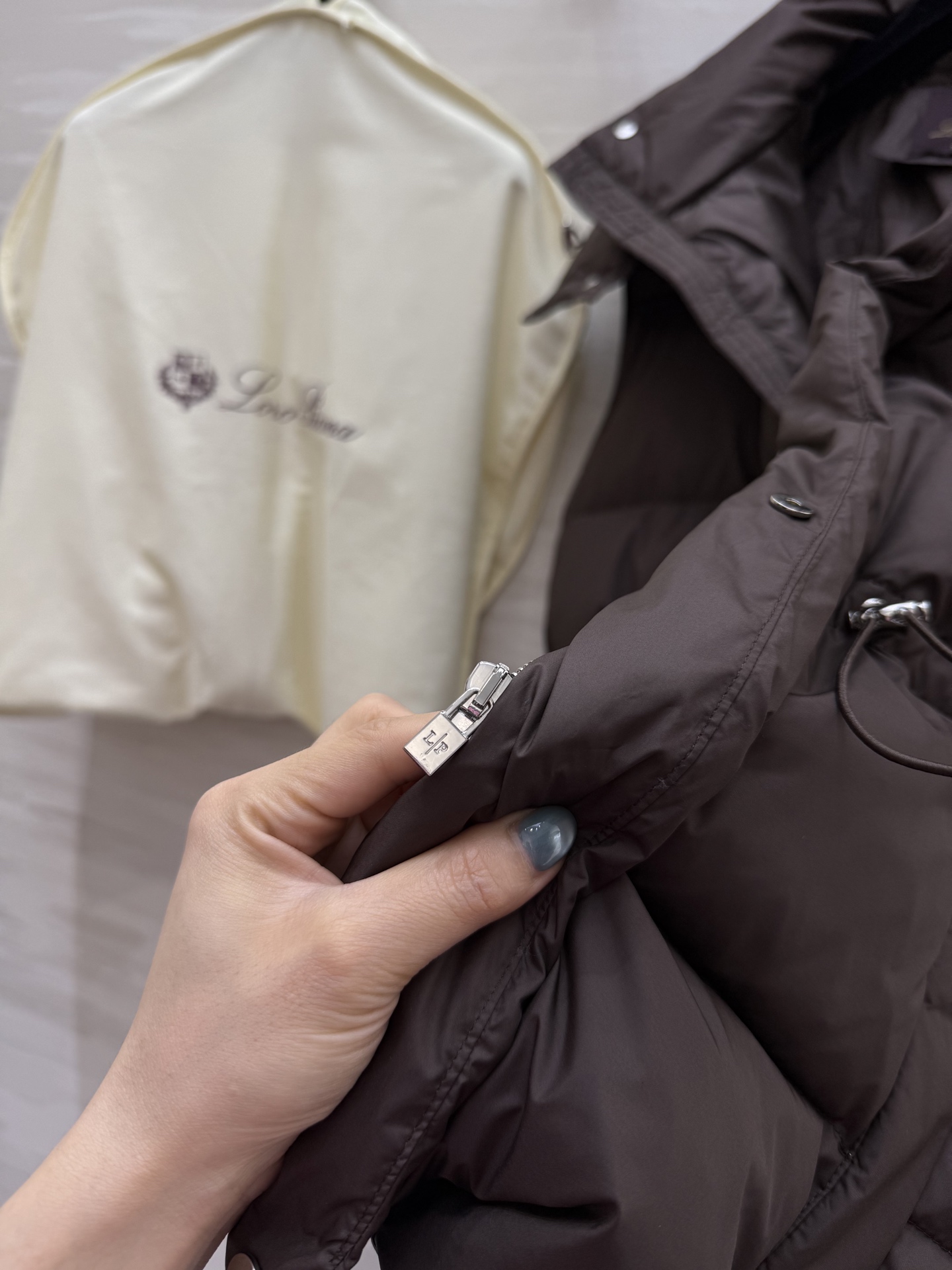 #Loro pian♡²⁵｜秋冬新款 连帽羽绒马甲外套 内里填充90国标白鸭绒 前襟logo刺绣🪡精致高