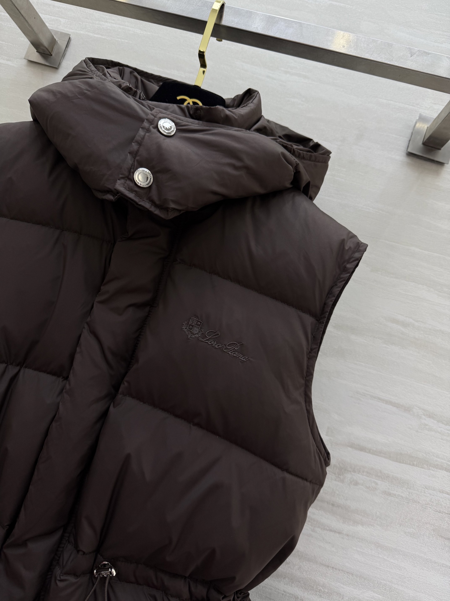 #Loro pian♡²⁵｜秋冬新款 连帽羽绒马甲外套 内里填充90国标白鸭绒 前襟logo刺绣🪡精致高