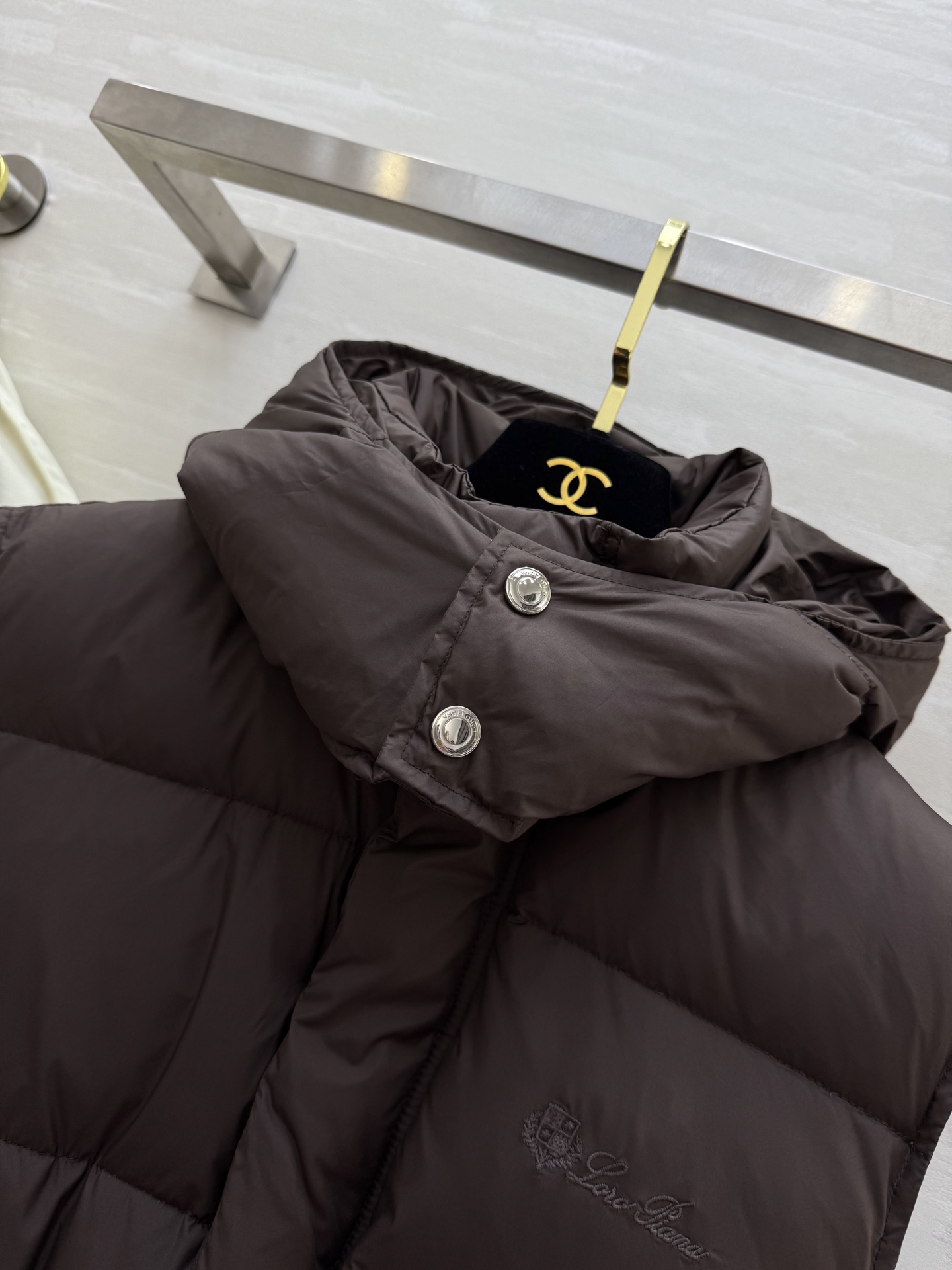 #Loro pian♡²⁵｜秋冬新款 连帽羽绒马甲外套 内里填充90国标白鸭绒 前襟logo刺绣🪡精致高