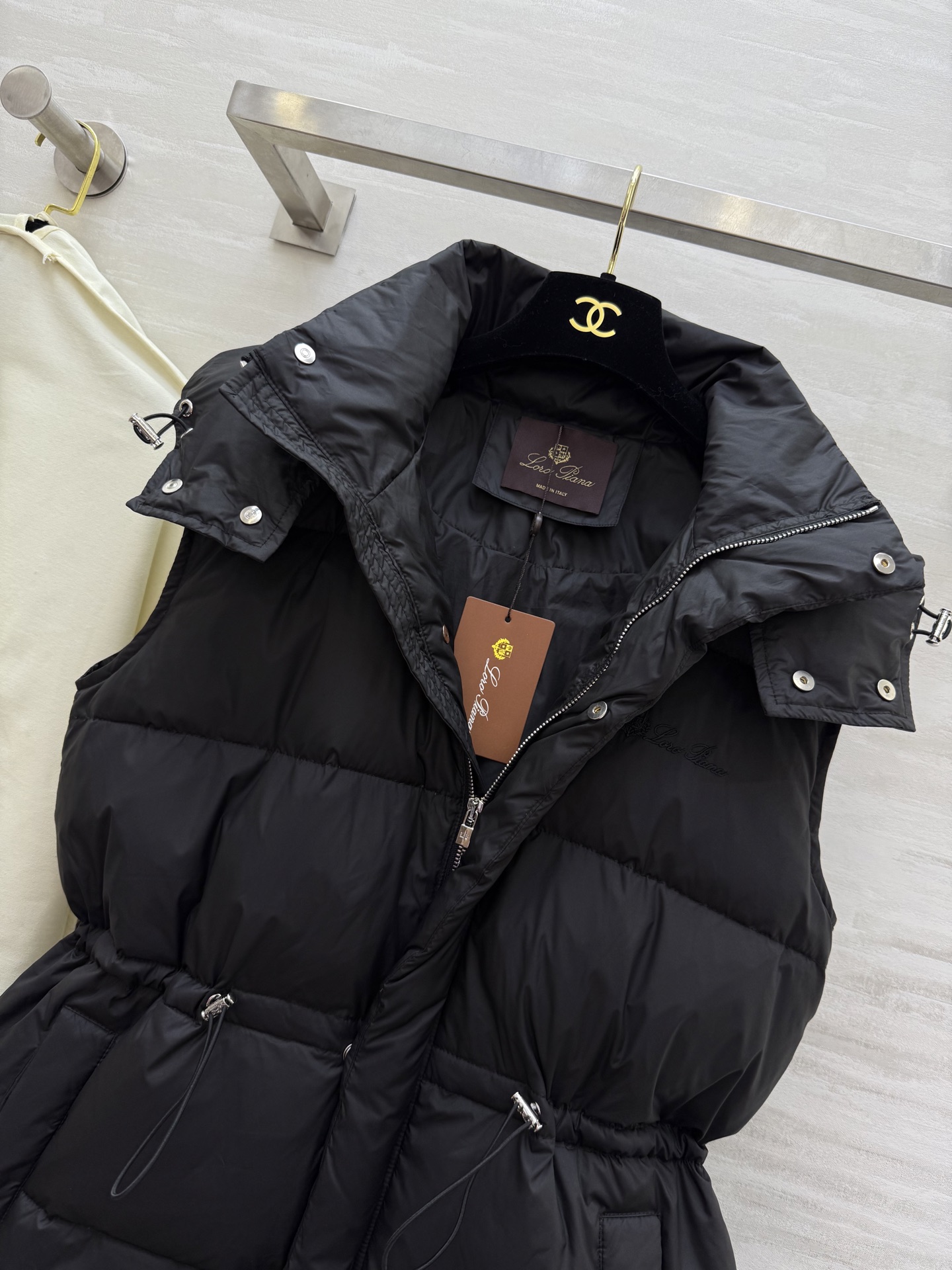 #Loro pian♡²⁵｜秋冬新款 连帽羽绒马甲外套 内里填充90国标白鸭绒 前襟logo刺绣🪡精致高