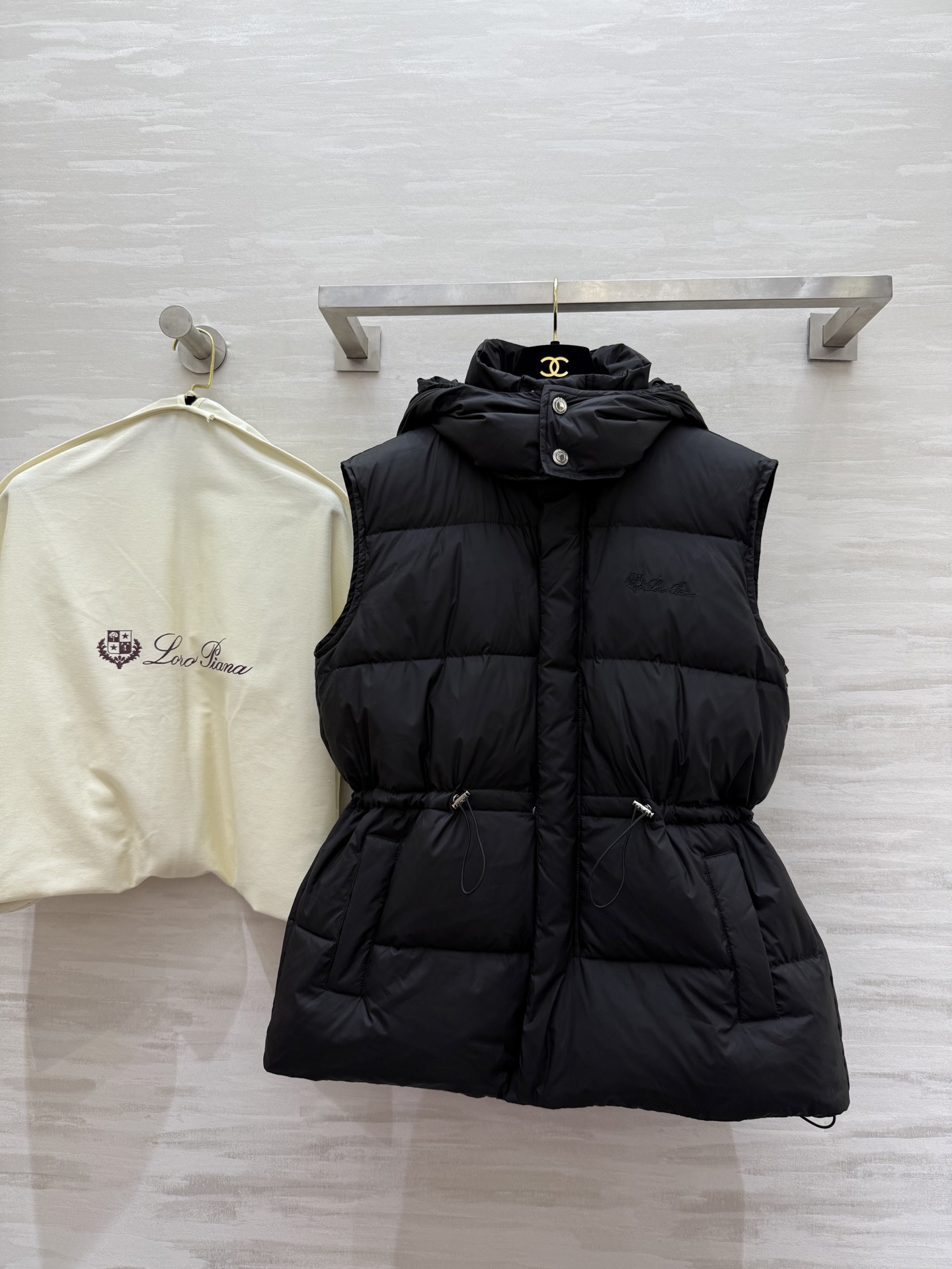 #Loro pian♡²⁵｜秋冬新款 连帽羽绒马甲外套 内里填充90国标白鸭绒 前襟logo刺绣🪡精致高