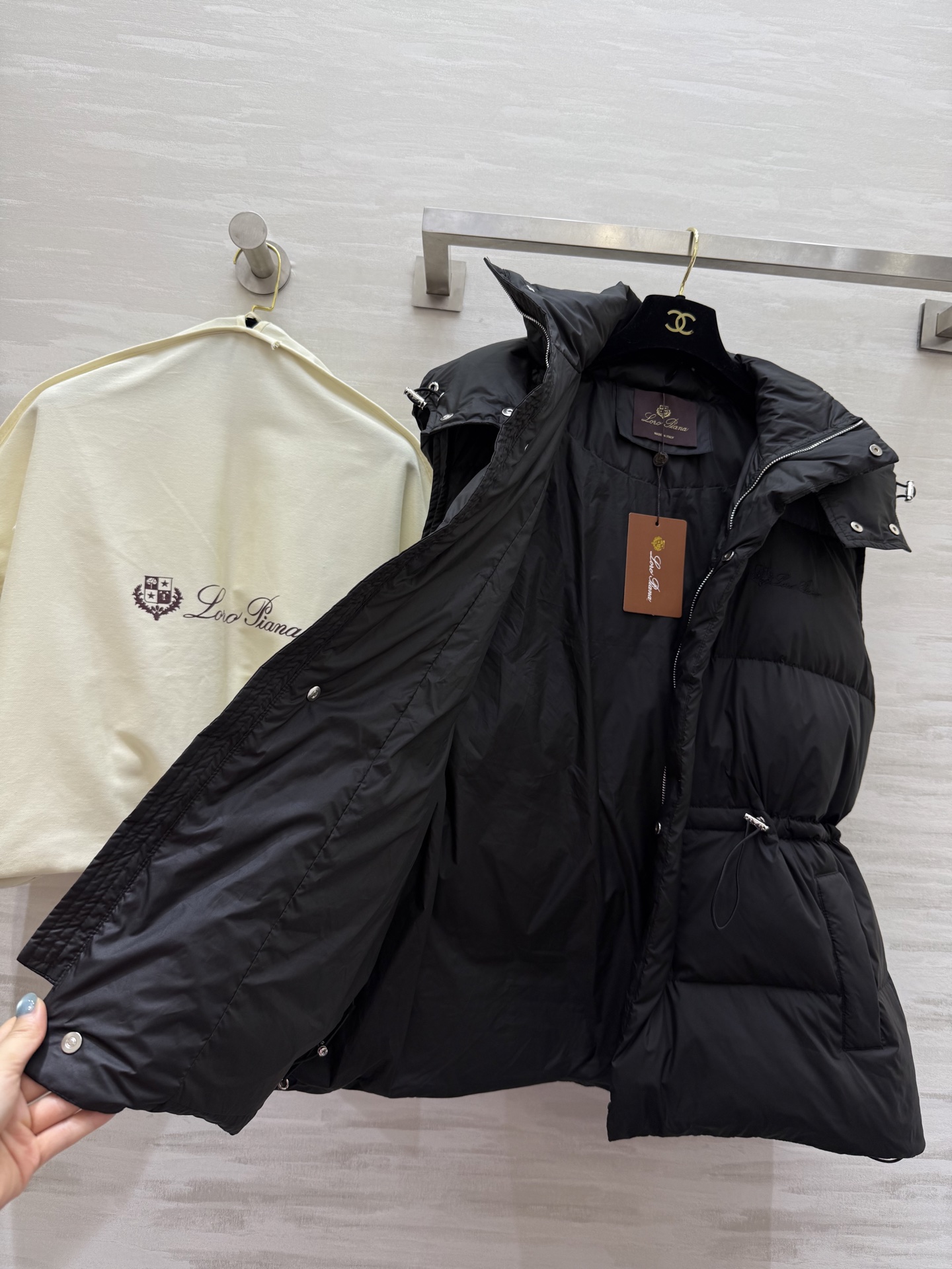 #Loro pian♡²⁵｜秋冬新款 连帽羽绒马甲外套 内里填充90国标白鸭绒 前襟logo刺绣🪡精致高