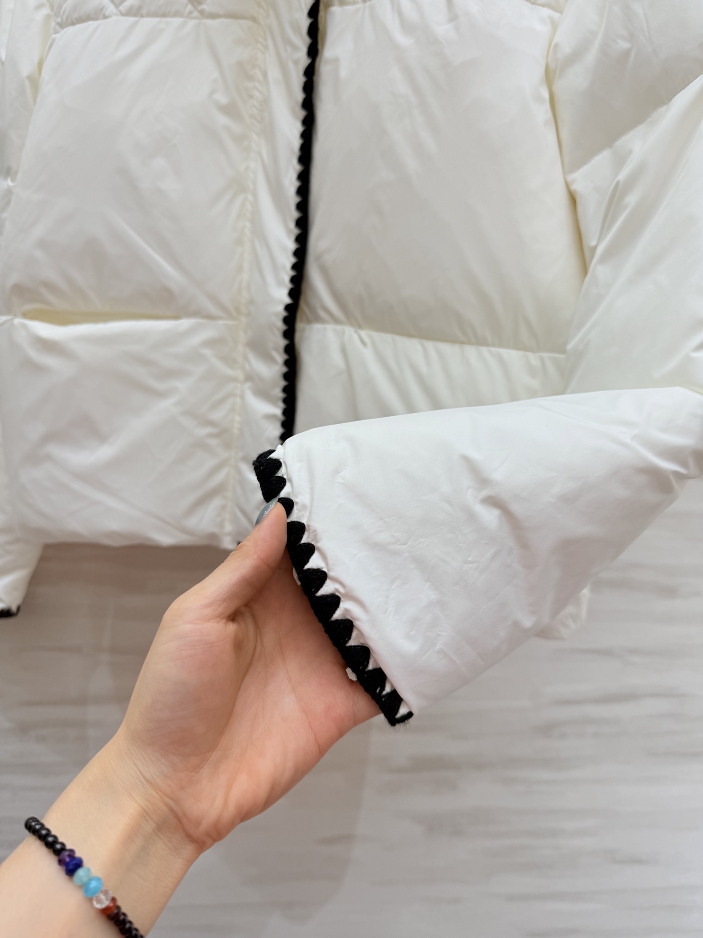 #Chane♡²⁵秋冬新款 羽绒服 黑色撞色边+精致镂空花边 优雅又时髦 填充90%白鸭绒 保暖力满分 