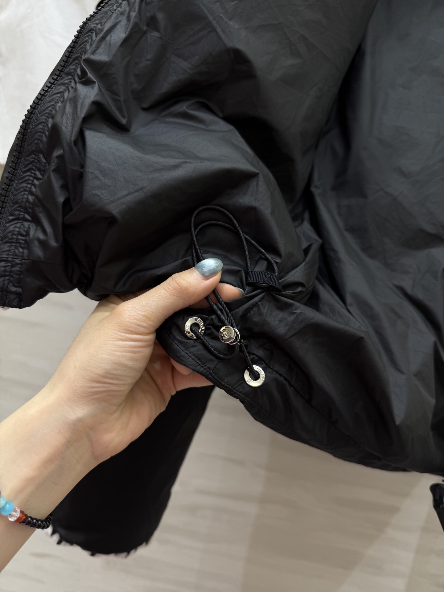 #Chane♡²⁵秋冬新款 羽绒服 黑色撞色边+精致镂空花边 优雅又时髦 填充90%白鸭绒 保暖力满分 