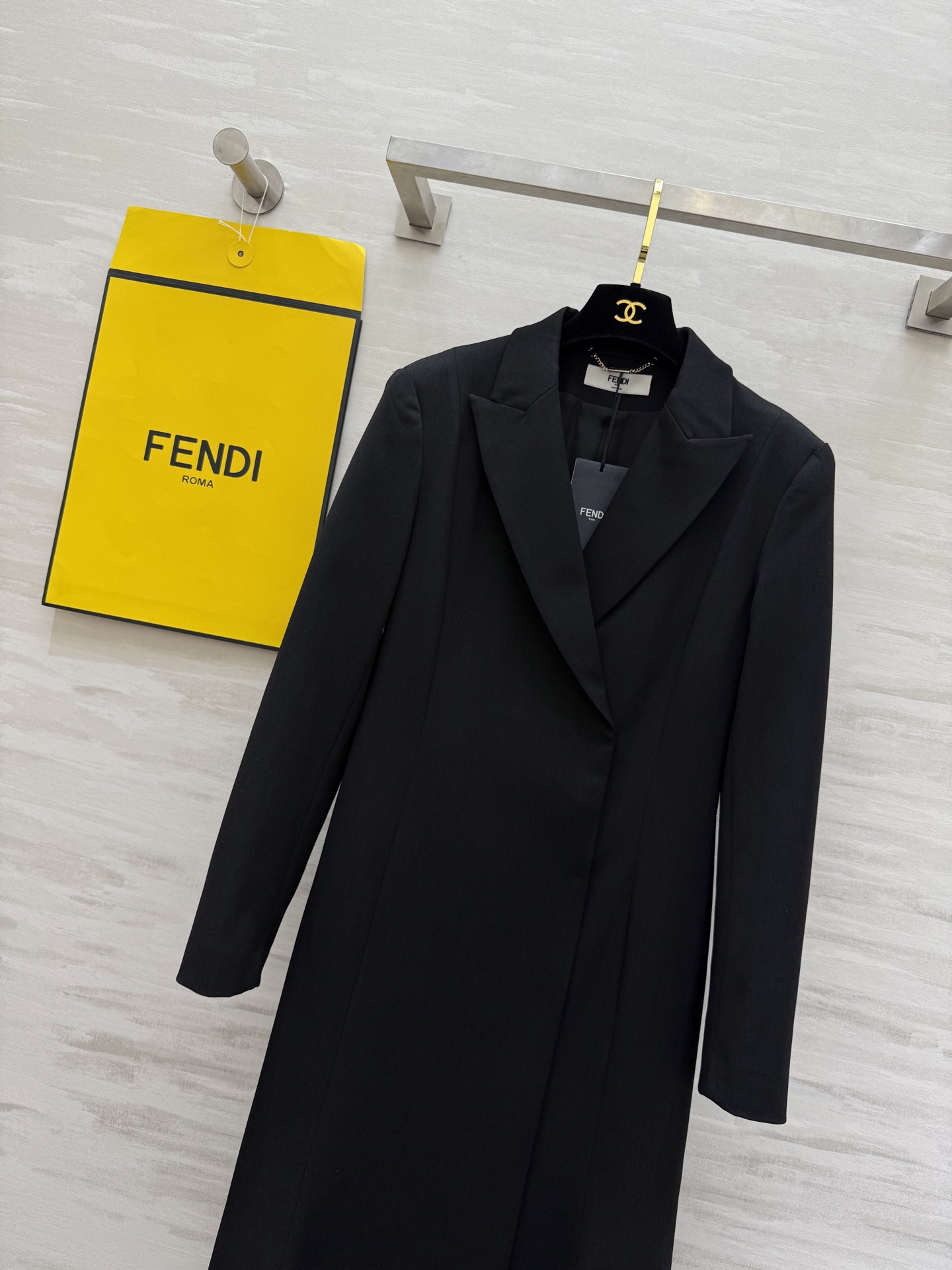 #FEND♡²⁵秋冬新款 「飒到炸廓形风衣式连衣裙」——不费力的大女主气场 高品质 现货首发size：S