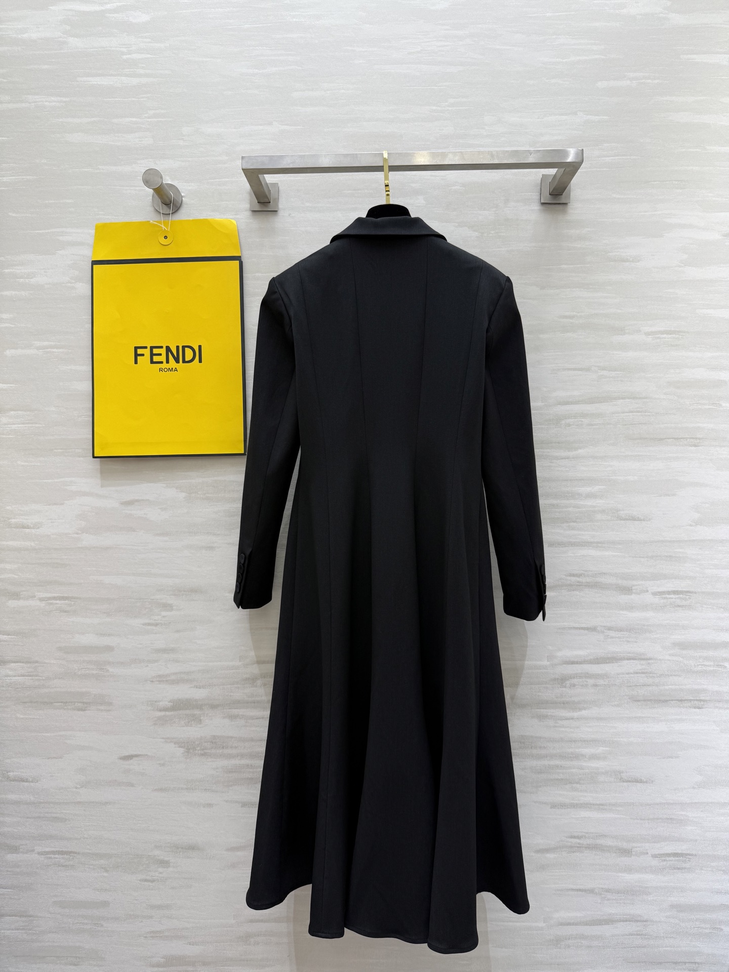 #FEND♡²⁵秋冬新款 「飒到炸廓形风衣式连衣裙」——不费力的大女主气场 高品质 现货首发size：S