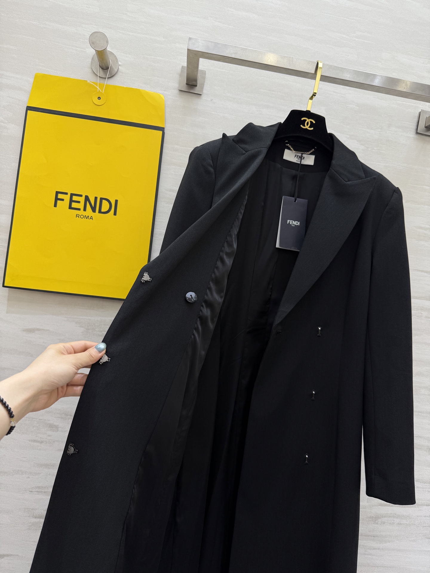 #FEND♡²⁵秋冬新款 「飒到炸廓形风衣式连衣裙」——不费力的大女主气场 高品质 现货首发size：S