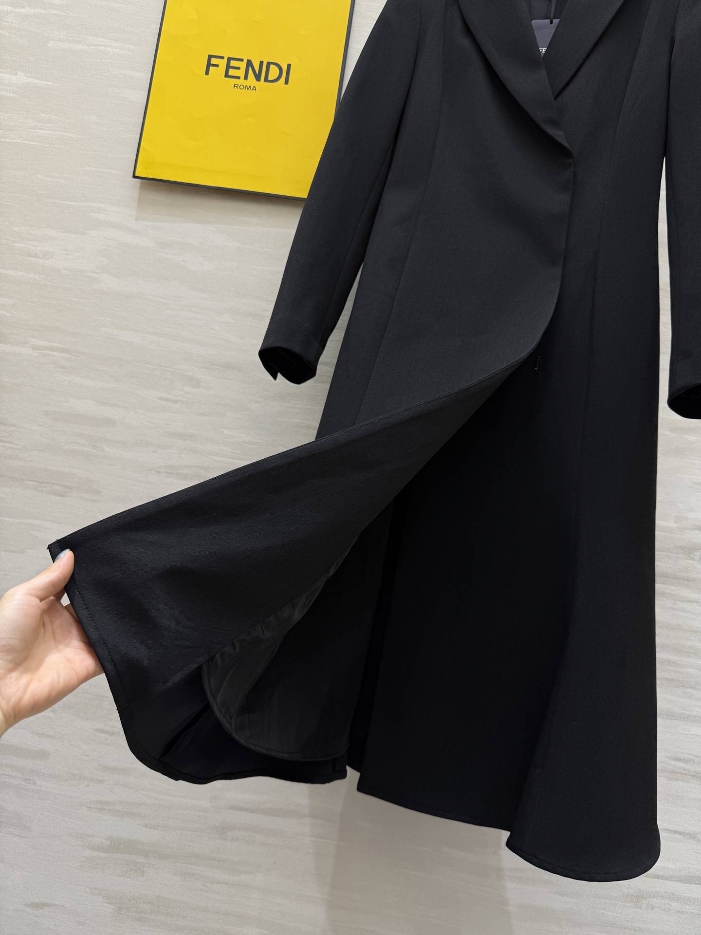 #FEND♡²⁵秋冬新款 「飒到炸廓形风衣式连衣裙」——不费力的大女主气场 高品质 现货首发size：S