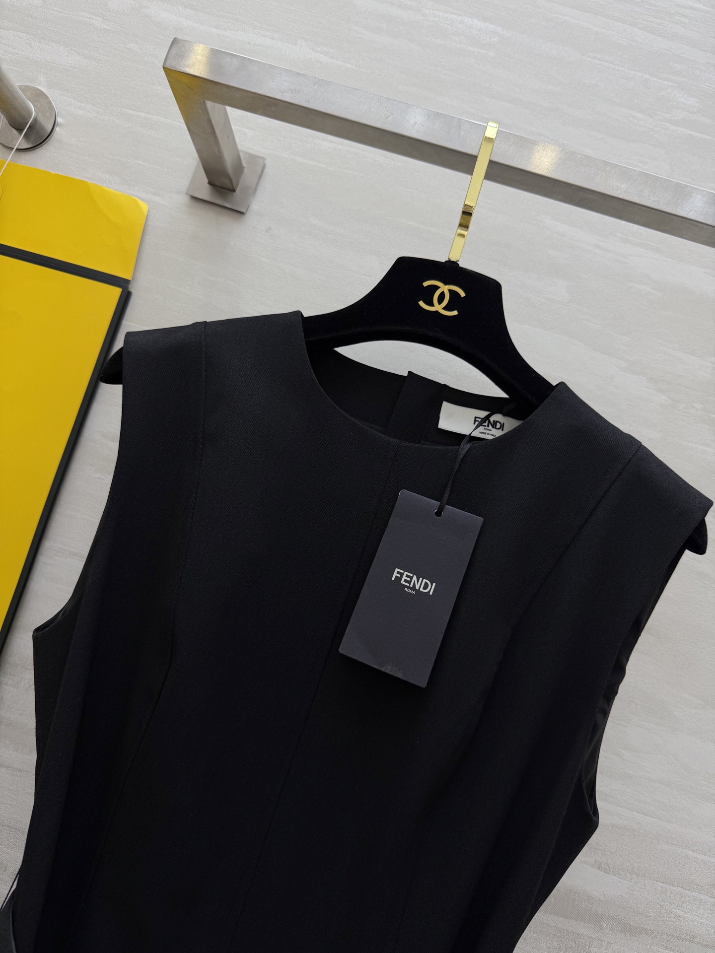 #FEND♡²⁵秋冬新款 「飒到炸廓形连衣裙」——不费力的大女主气场 高品质 现货首发size：S/M/