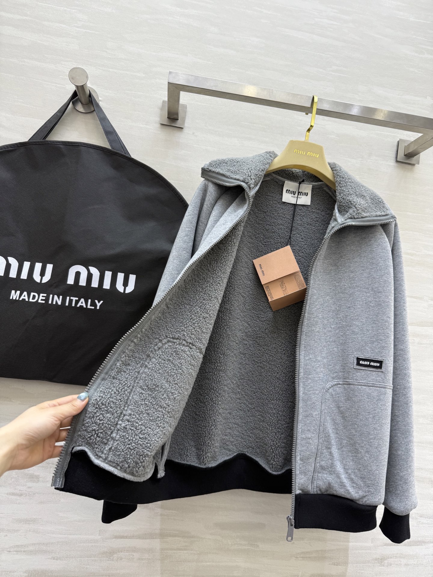 #Miumi♡²⁵秋冬新款 环保羔毛立领外套 高品质定制 现货首发size：S/M/L（s码胸围：106