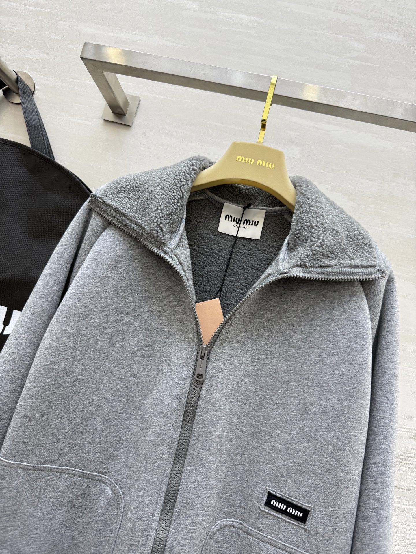 #Miumi♡²⁵秋冬新款 环保羔毛立领外套 高品质定制 现货首发size：S/M/L（s码胸围：106